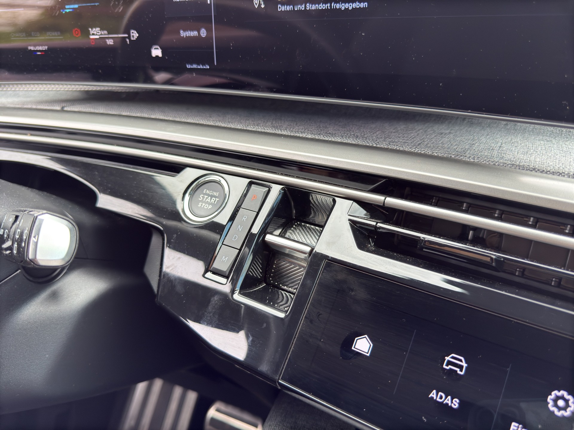 PEUGEOT 5008 1.2 Hybrid e-DCS6 GT 7 Plätzer - 49