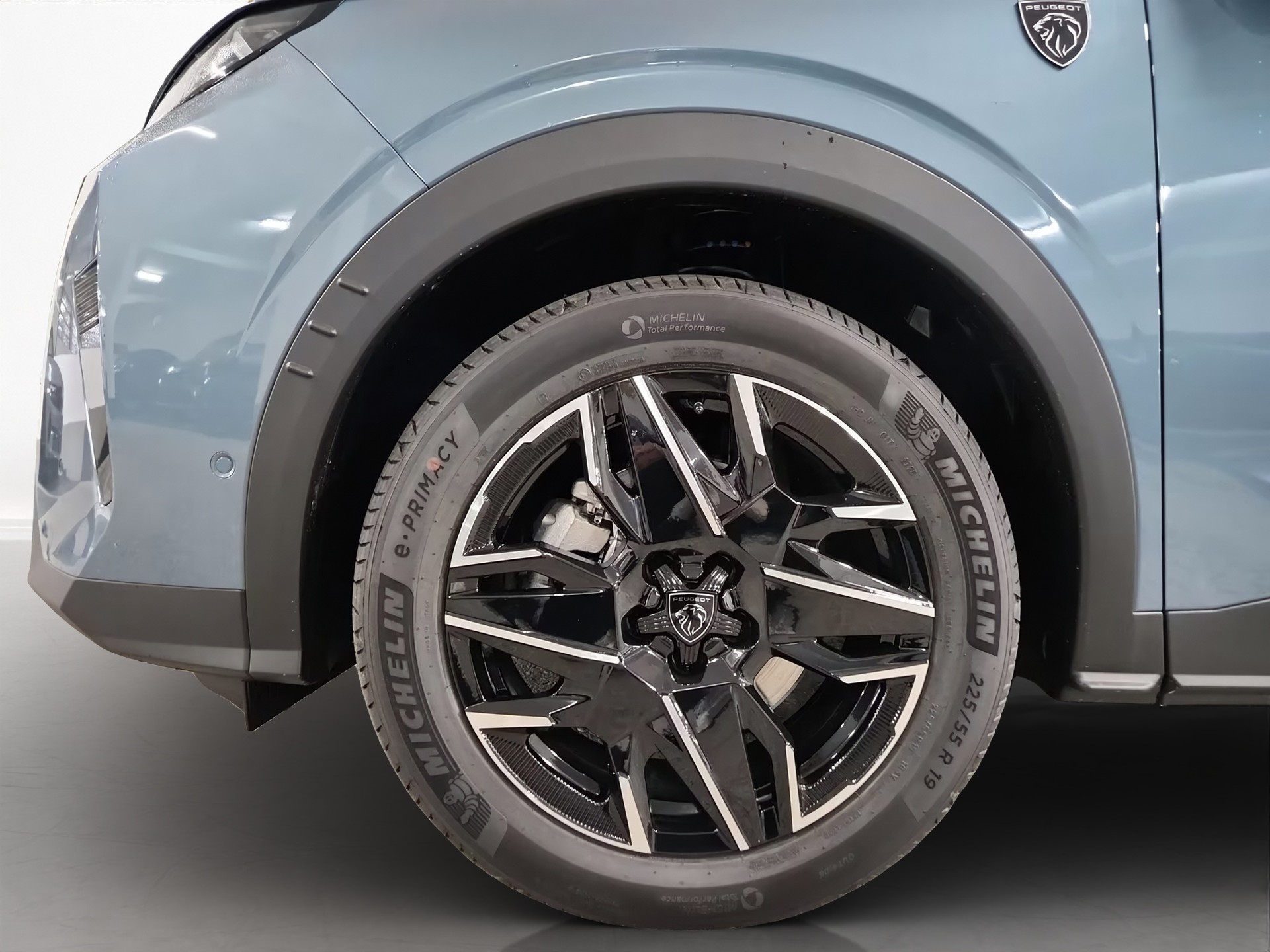 PEUGEOT 5008 1.2 Hybrid e-DCS6 GT 7 Plätzer - 4