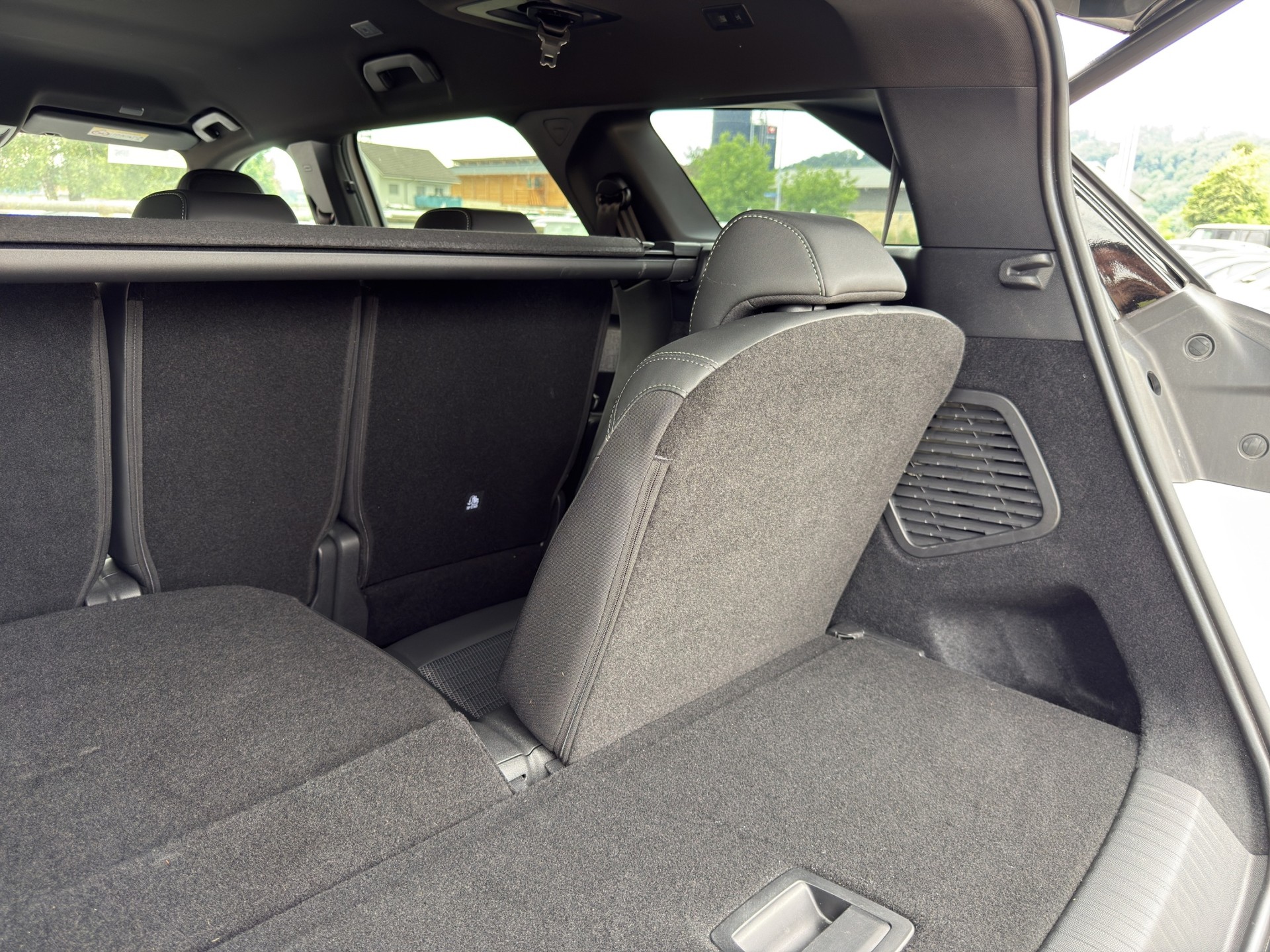 PEUGEOT 5008 1.2 Hybrid e-DCS6 GT 7 Plätzer - 21