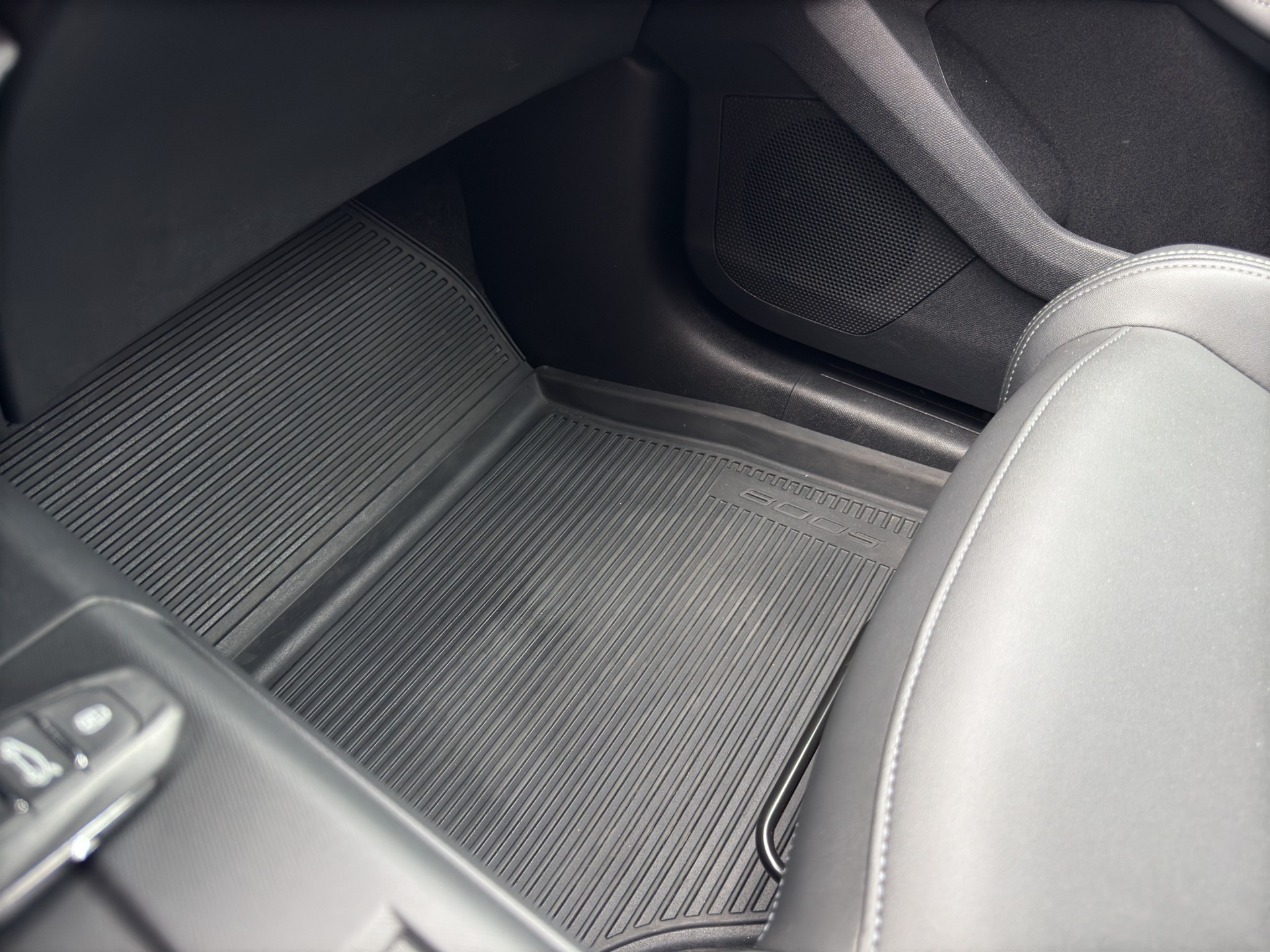 PEUGEOT 5008 1.2 Hybrid e-DCS6 GT 7 Plätzer - 33