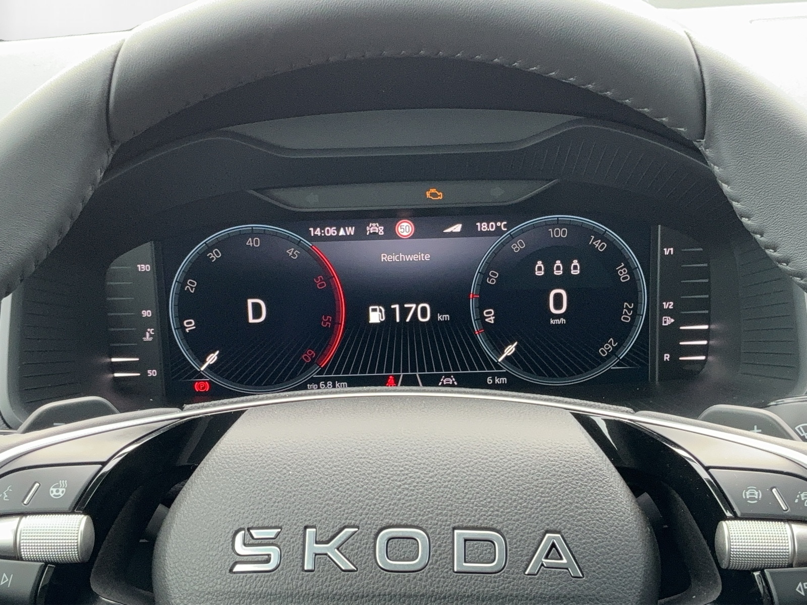 SKODA Karoq 2.0 TDI CR Dynamic 4x4 DSG - 8