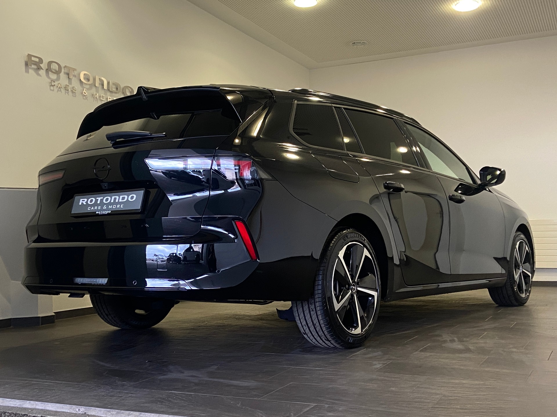 OPEL Astra Sports Tourer 1.2i Turbo GS Automat - 2