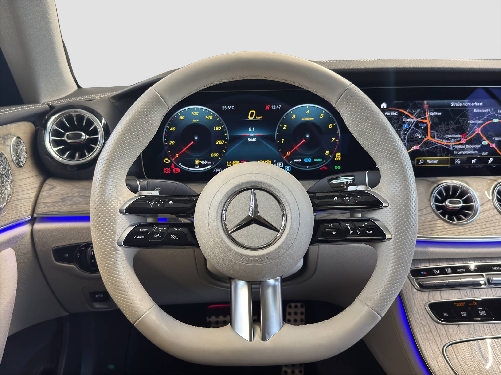 MERCEDES-BENZ E 300 AMG Line Cabriolet - 10
