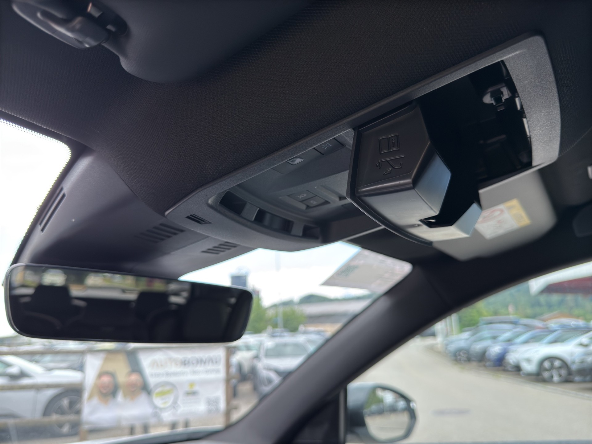 PEUGEOT 5008 1.2 Hybrid e-DCS6 GT 7 Plätzer - 38
