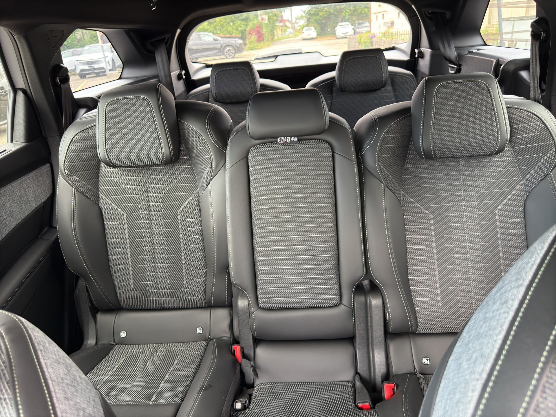 PEUGEOT 5008 1.2 Hybrid e-DCS6 GT 7 Plätzer - 39