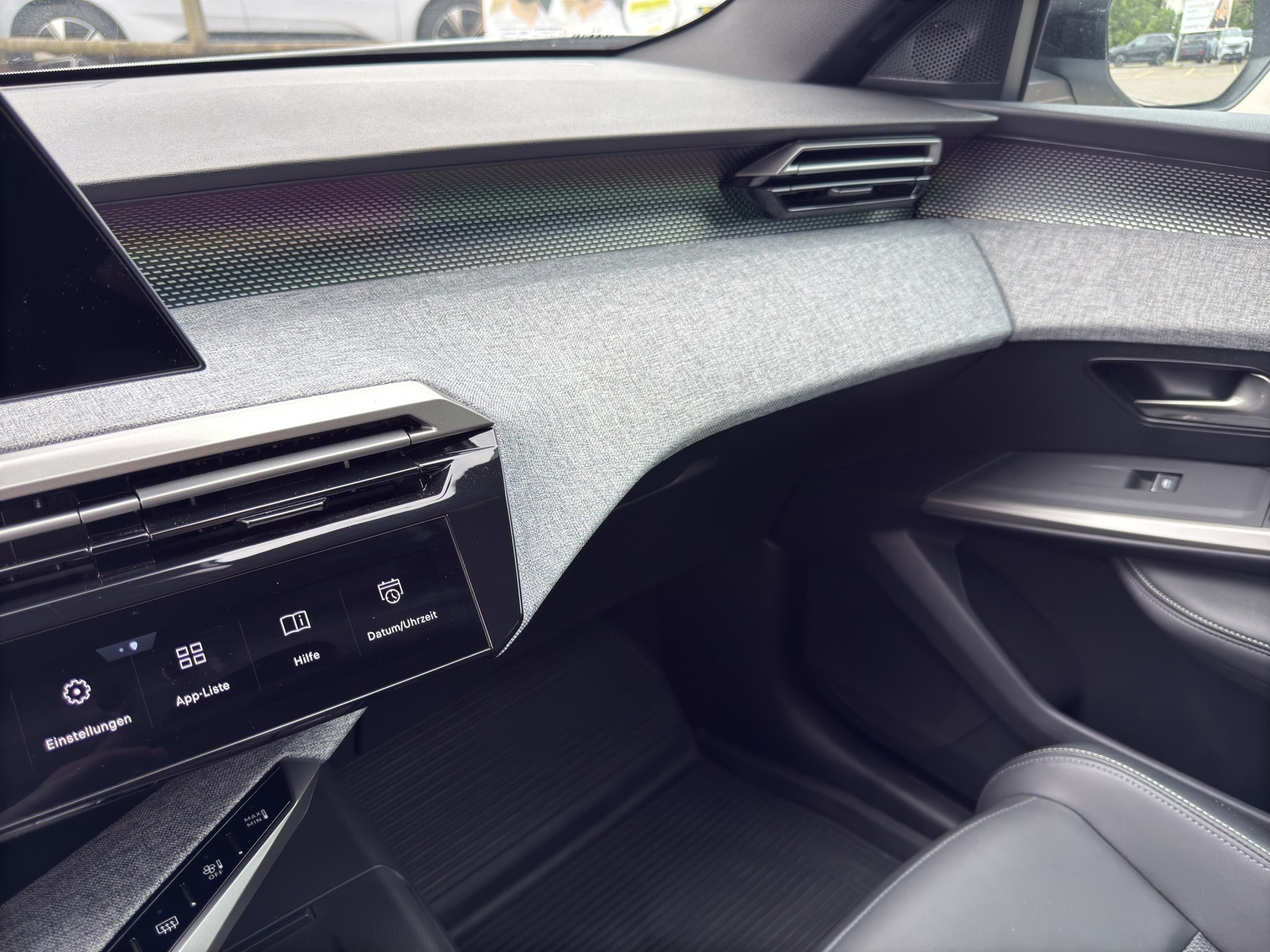 PEUGEOT 5008 1.2 Hybrid e-DCS6 GT 7 Plätzer - 37