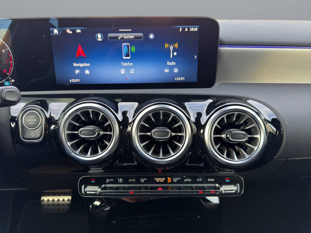 MERCEDES-BENZ A 220 AMG Line 4matic - 11