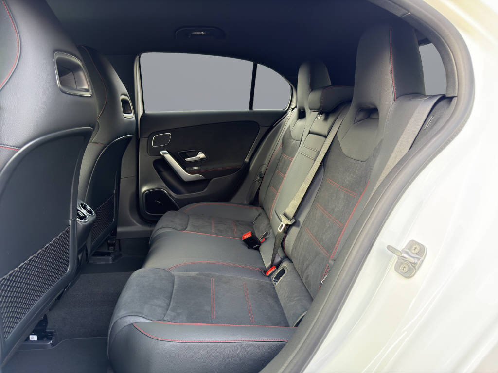 MERCEDES-BENZ A 220 AMG Line 4matic - 13