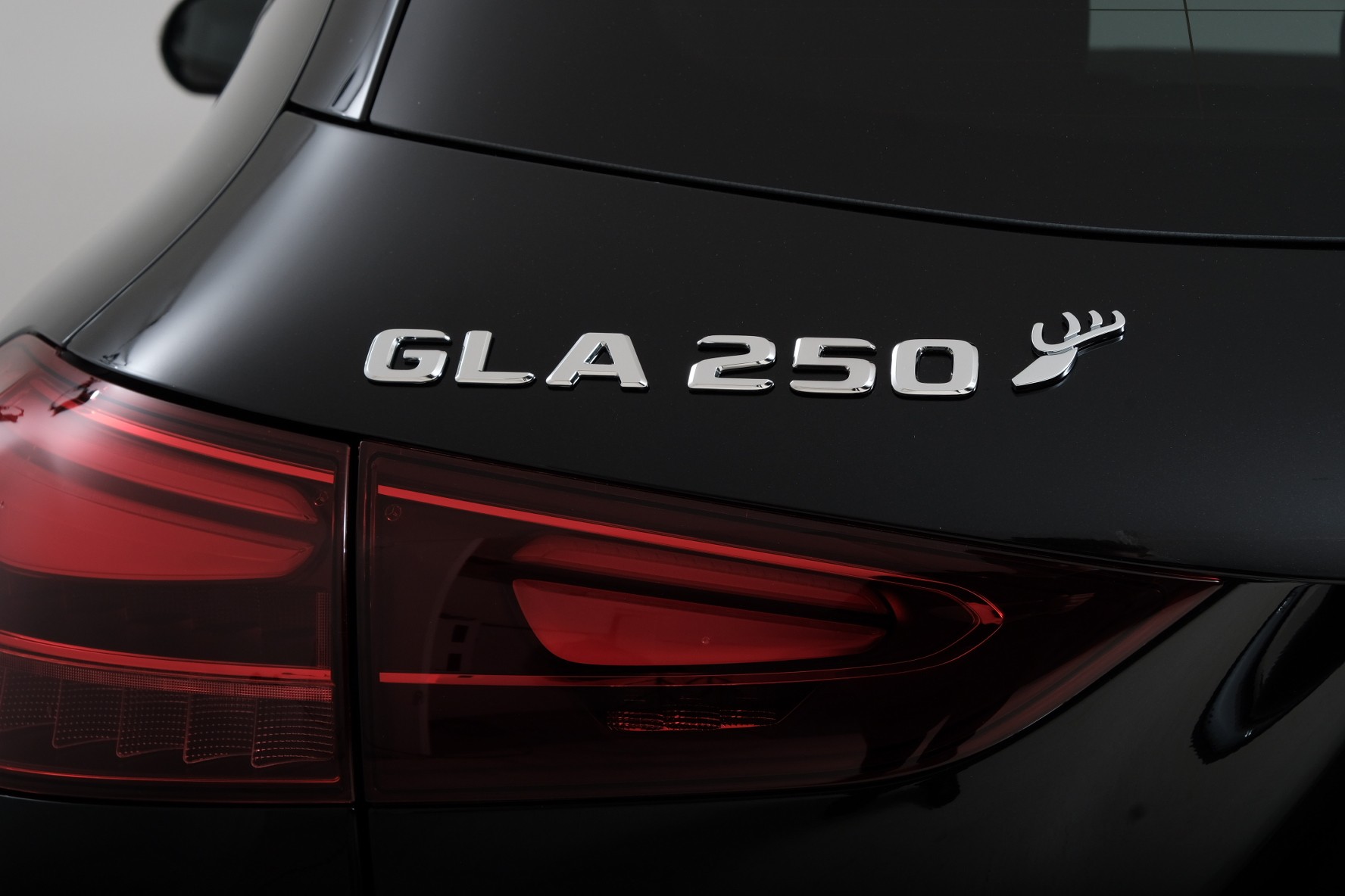 MERCEDES-BENZ GLA 250 4Matic 8G-DCT Swiss Star - 12