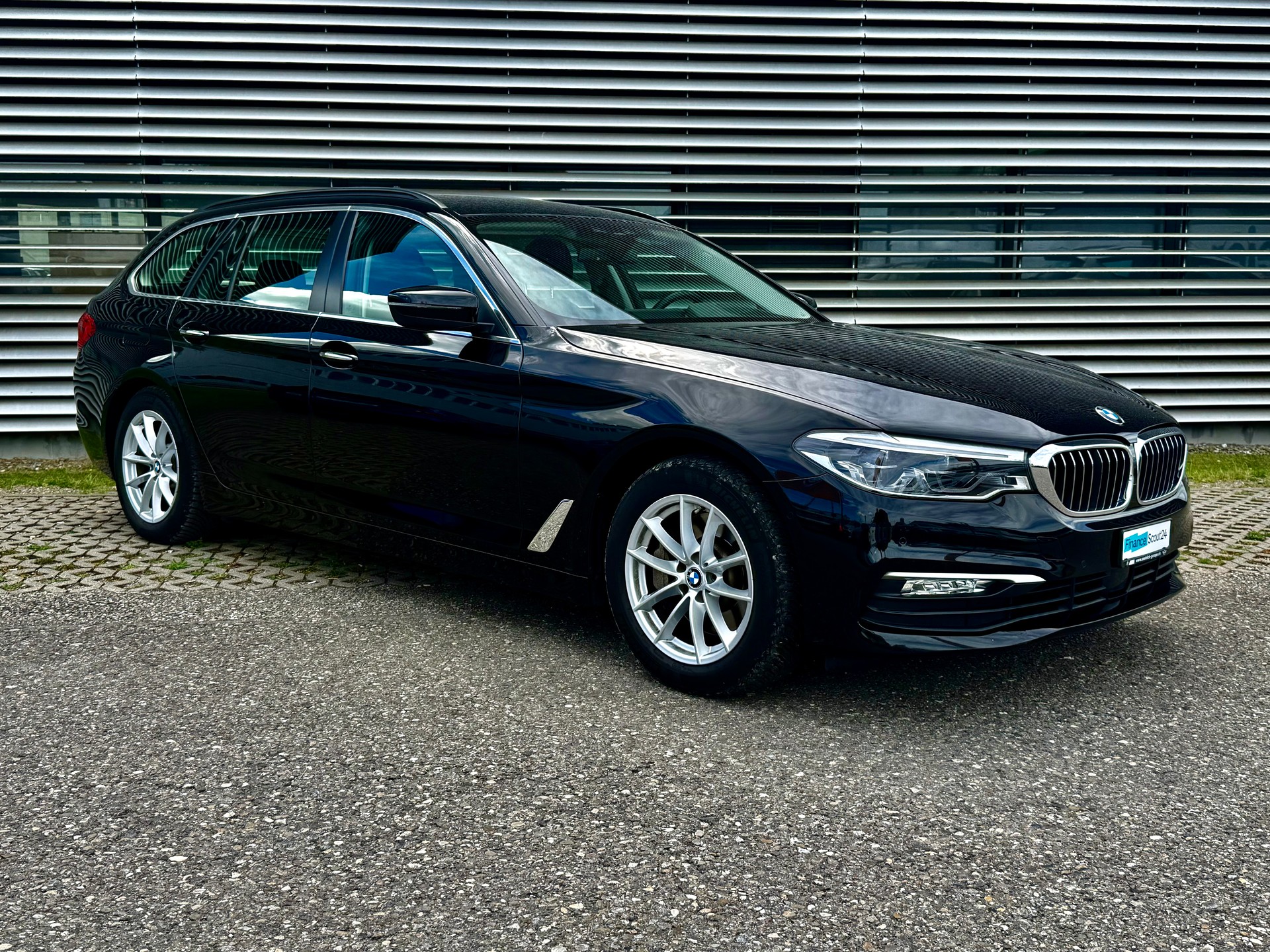 BMW 530d xDrive Touring Steptronic - 14