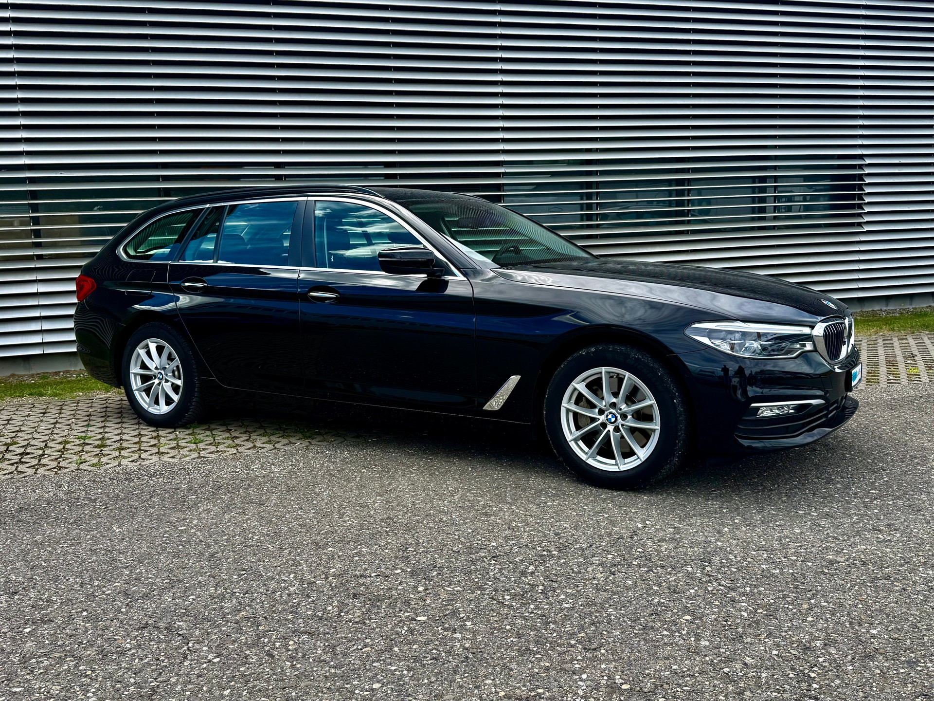 BMW 530d xDrive Touring Steptronic - 13