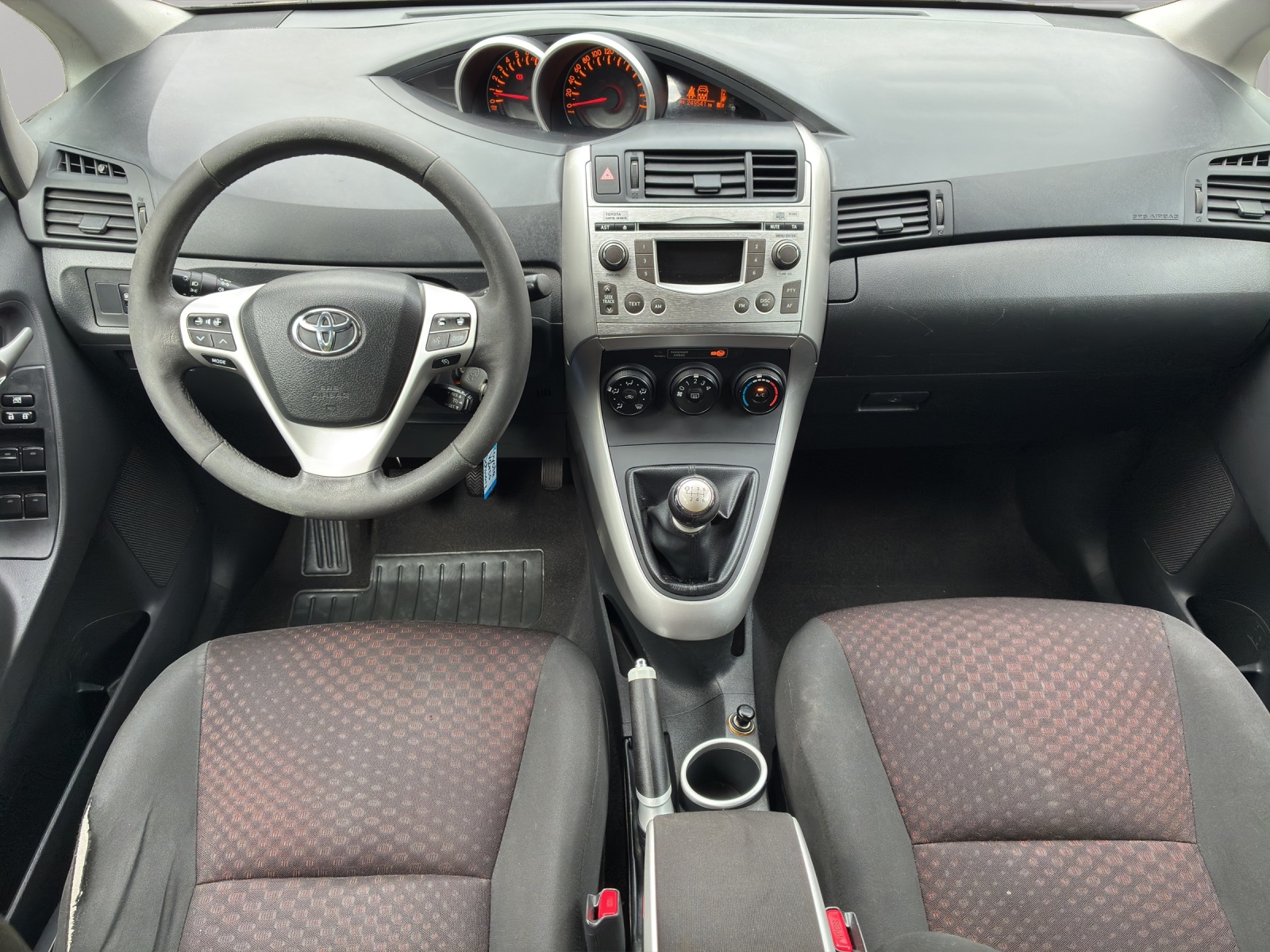 TOYOTA Verso 1.8 Linea Luna - 10