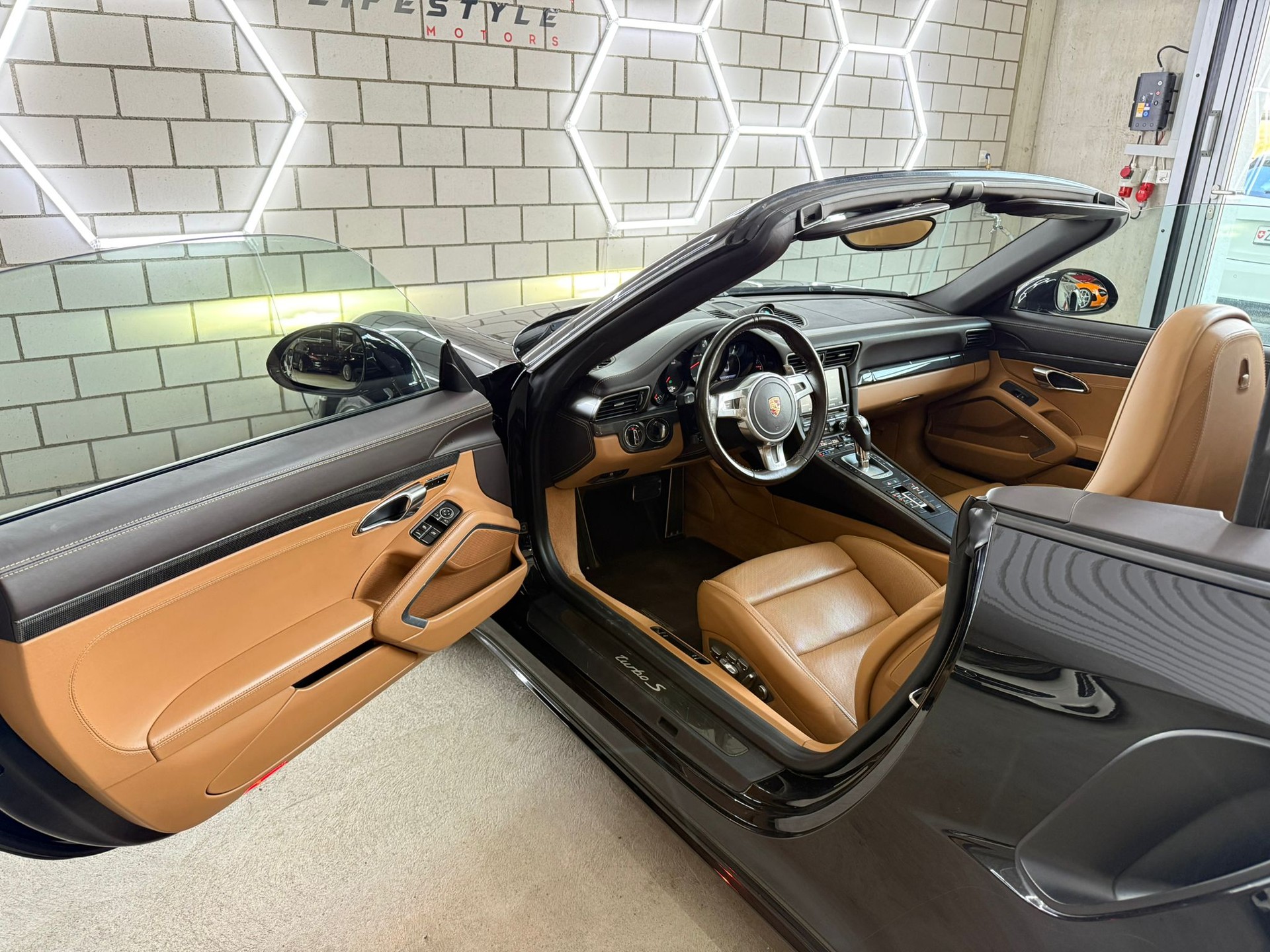 PORSCHE 911 Turbo S Cabrio PDK - 6