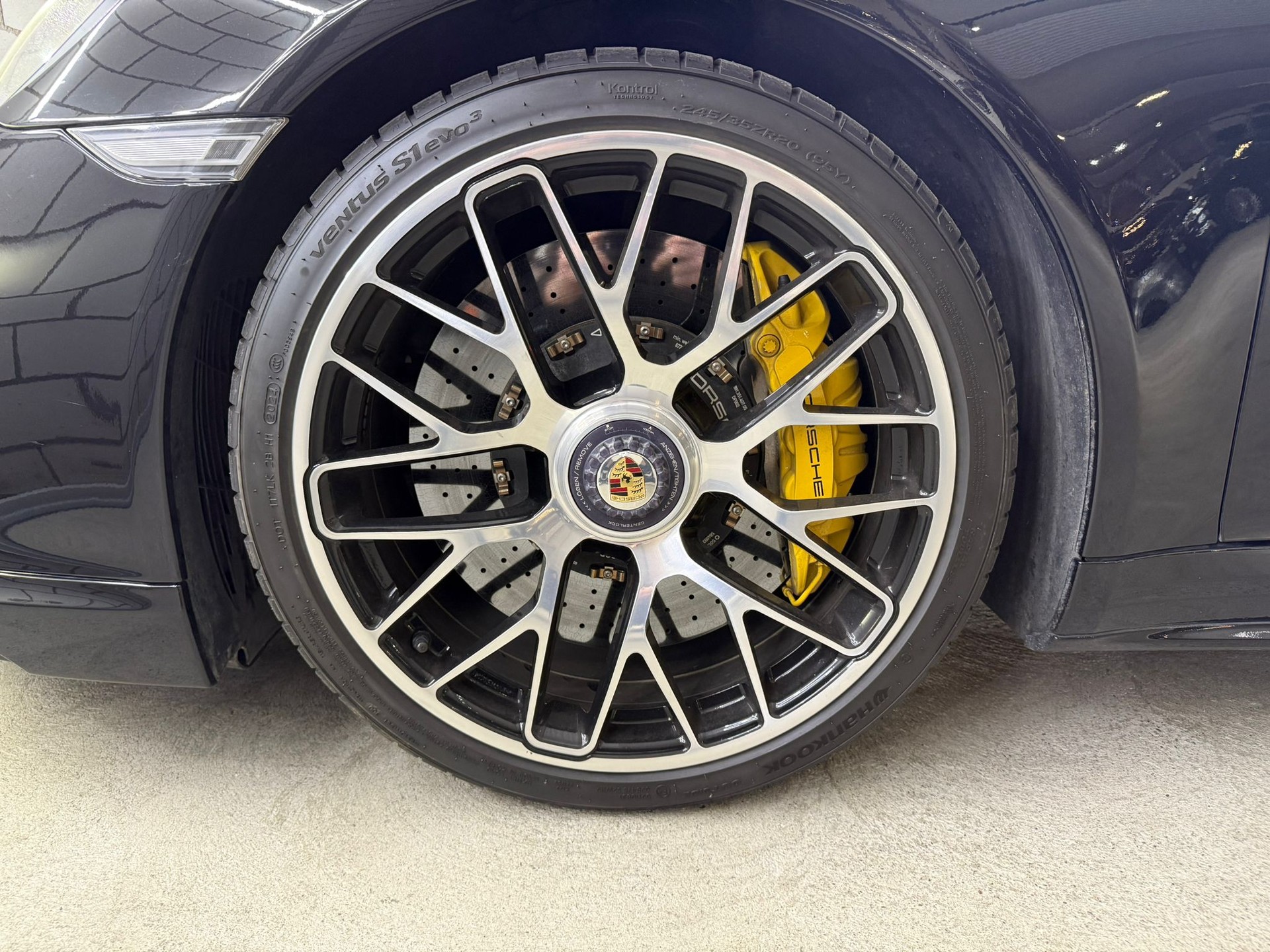 PORSCHE 911 Turbo S Cabrio PDK - 16