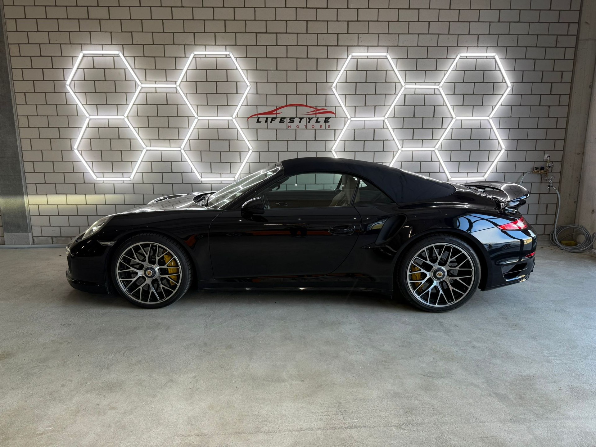 PORSCHE 911 Turbo S Cabrio PDK - 3