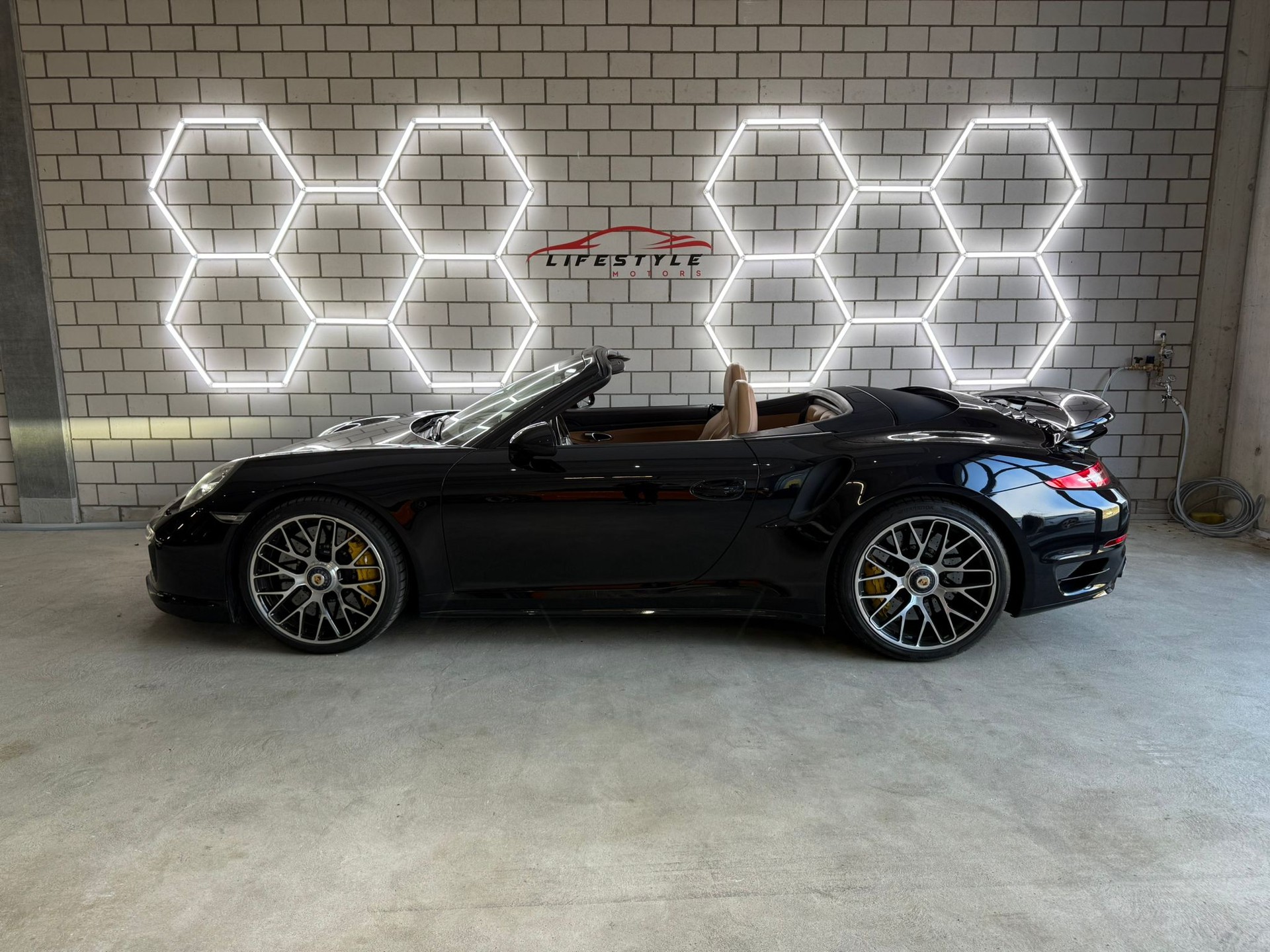 PORSCHE 911 Turbo S Cabrio PDK - 2