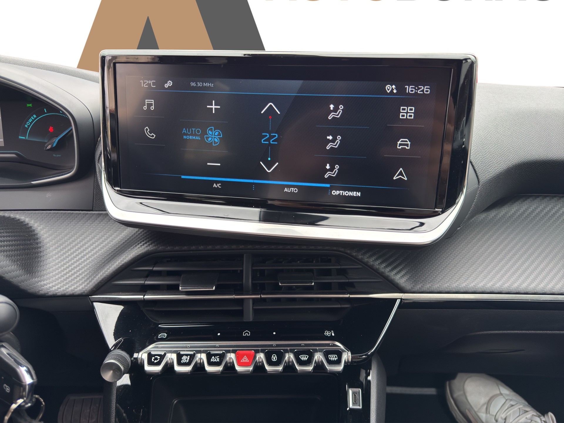 PEUGEOT 2008 1.2 Hybrid 145 Style - 24