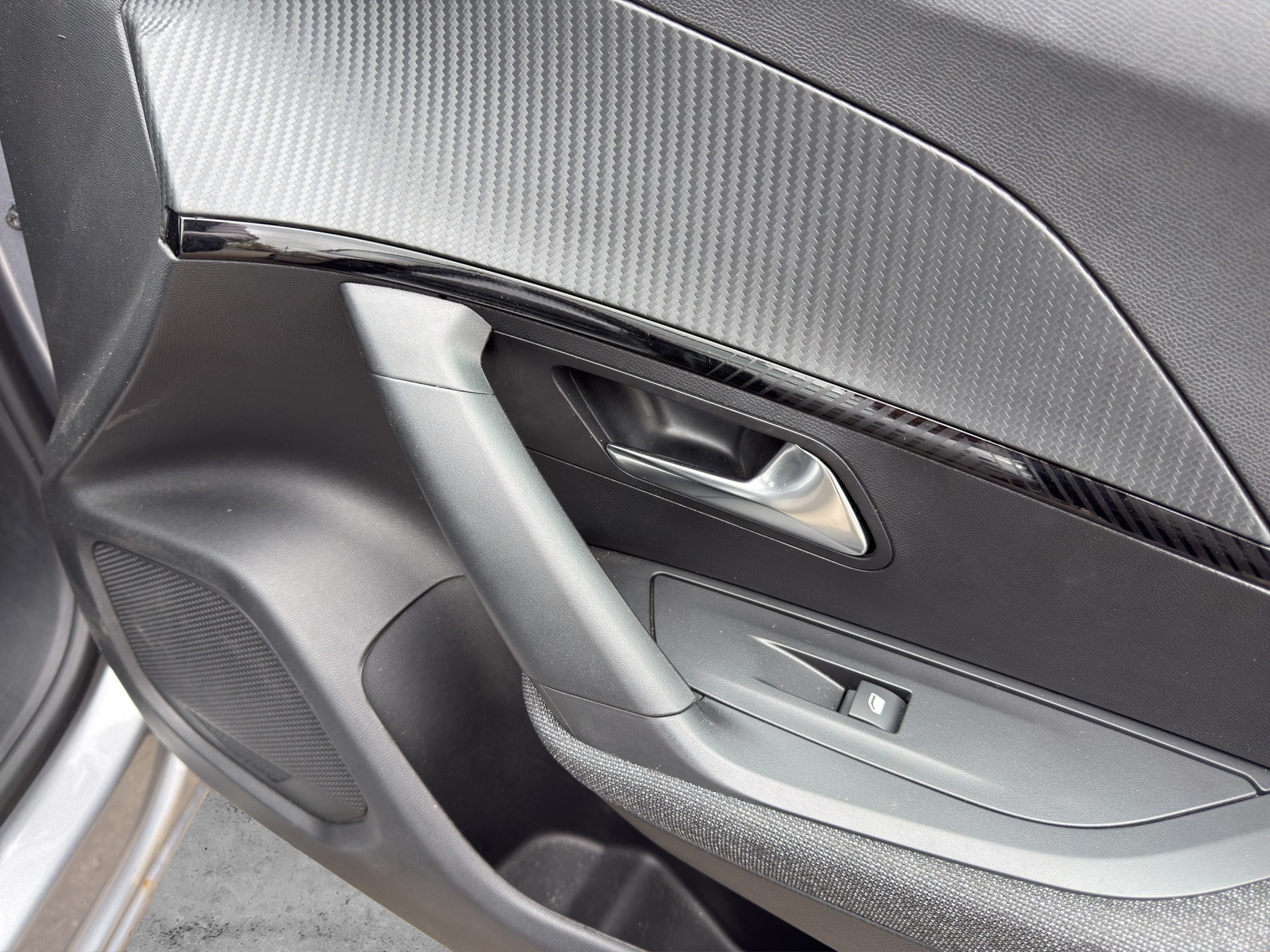 PEUGEOT 2008 1.2 Hybrid 145 Style - 15