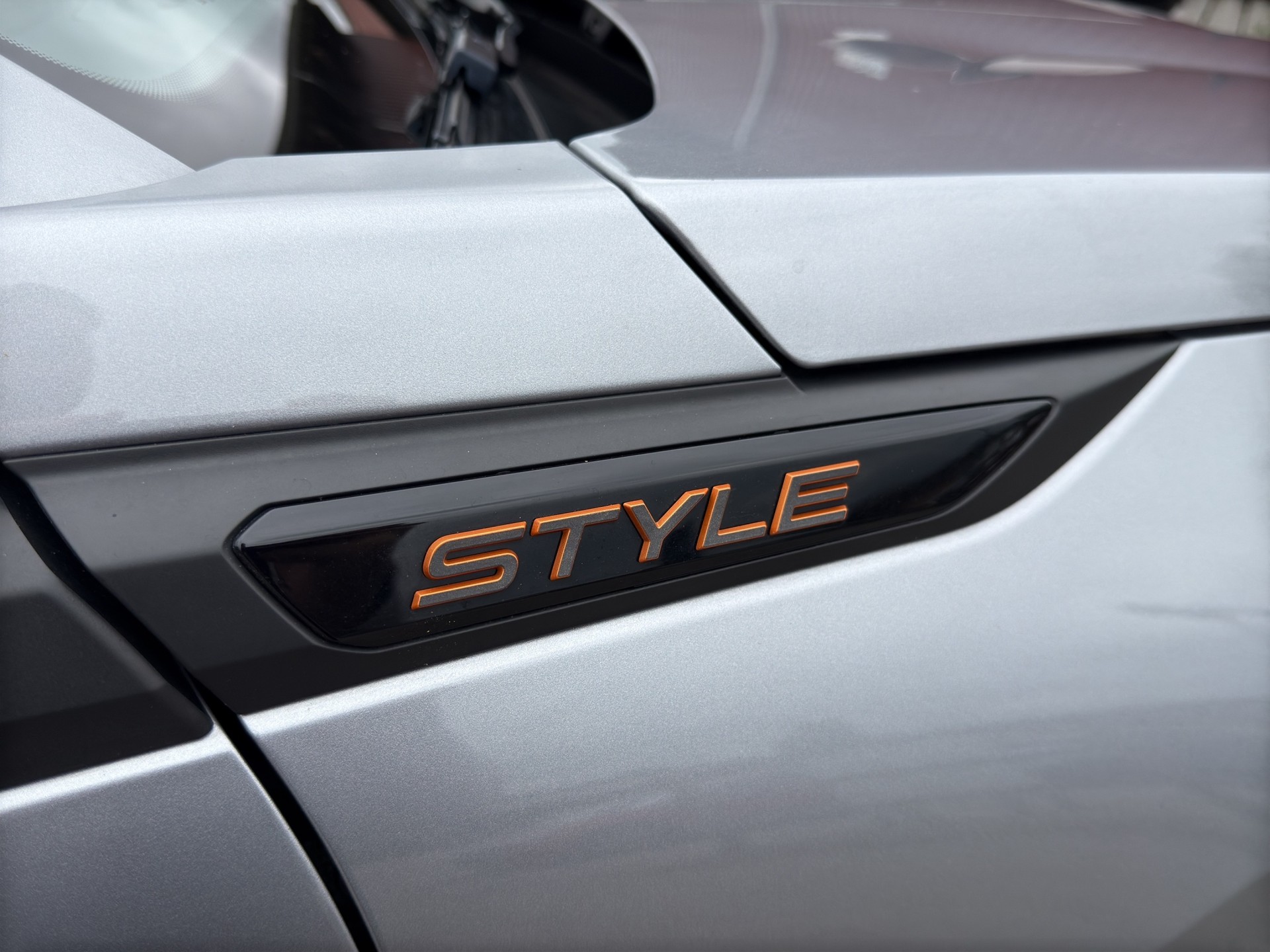 PEUGEOT 2008 1.2 Hybrid 145 Style - 37