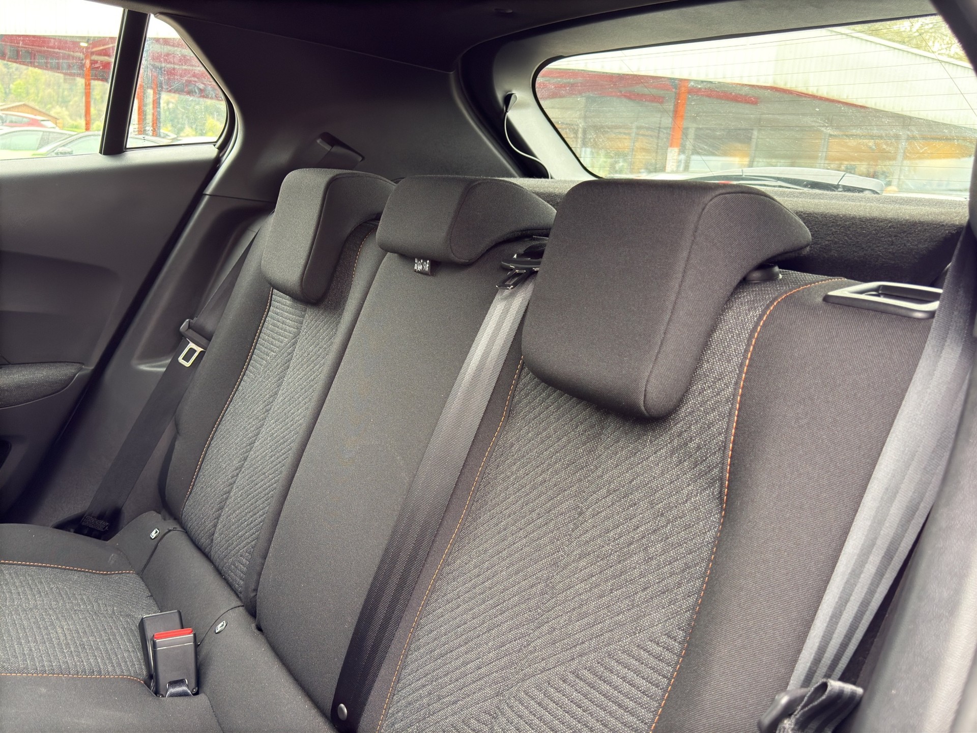 PEUGEOT 2008 1.2 Hybrid 145 Style - 43