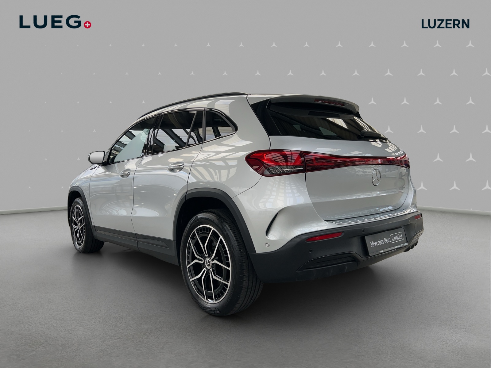 MERCEDES-BENZ EQA 350 AMG Line 4Matic - 3