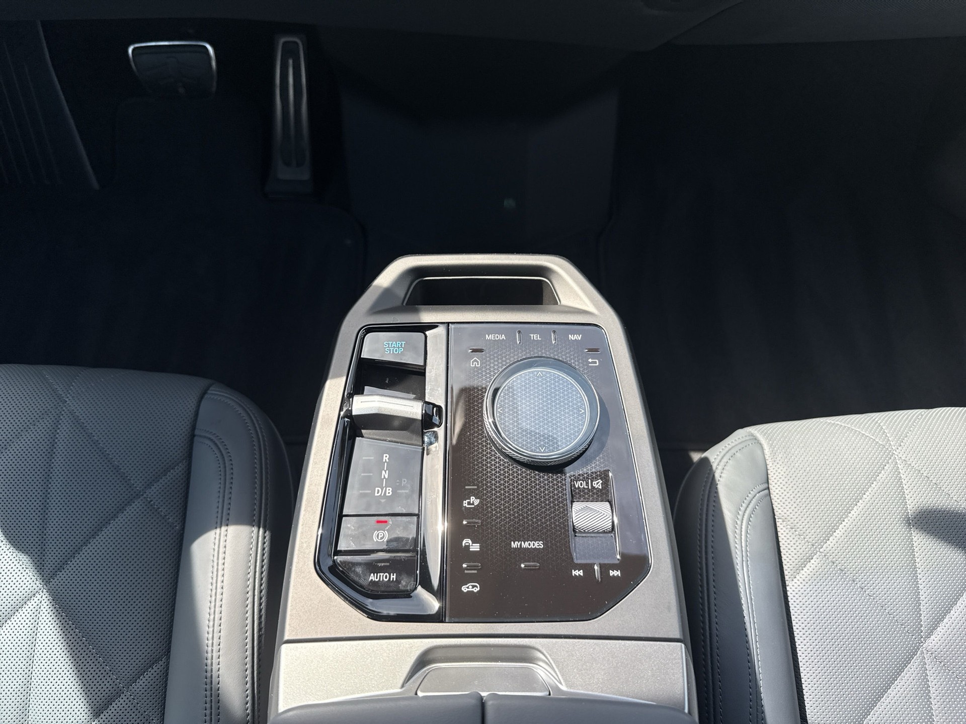 BMW iX xDrive45 M Sport - 14