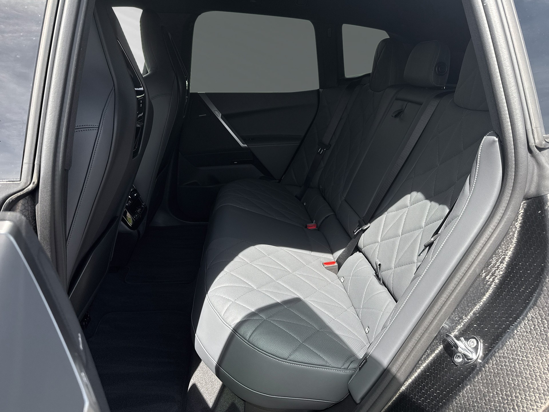 BMW iX xDrive45 M Sport - 8
