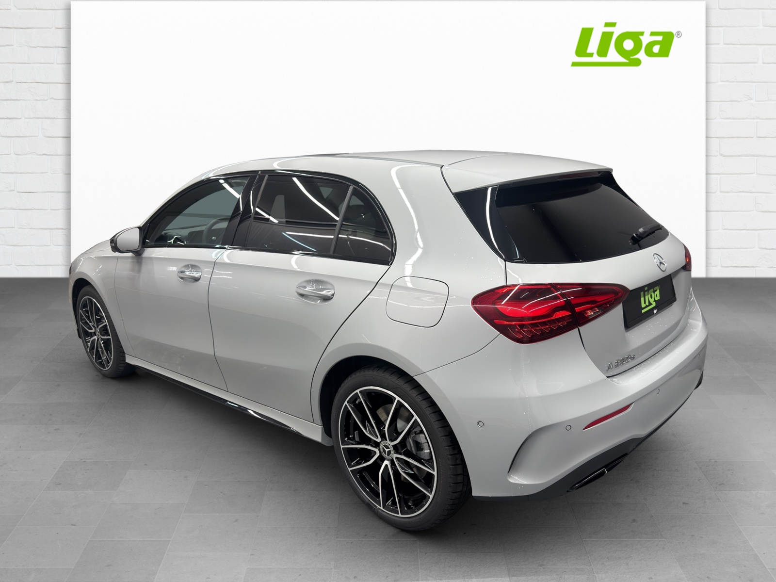 MERCEDES-BENZ A 250 e AMG Line EQ Star - 4