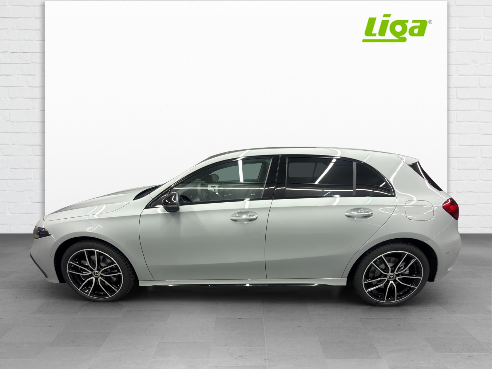 MERCEDES-BENZ A 250 e AMG Line EQ Star - 3