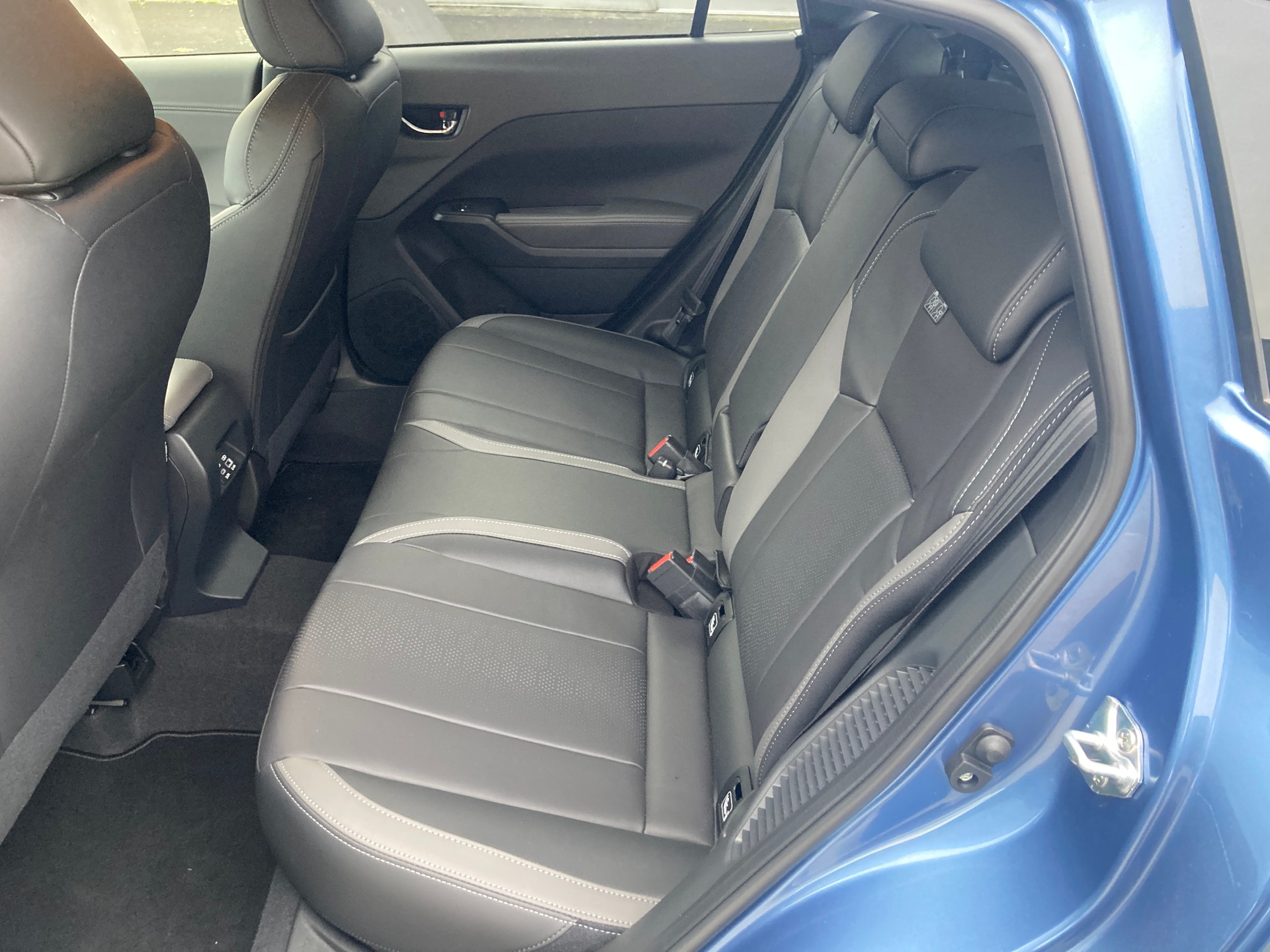 SUBARU Crosstrek 2.0 e-Boxer Luxury AWD Lineartronic - 12
