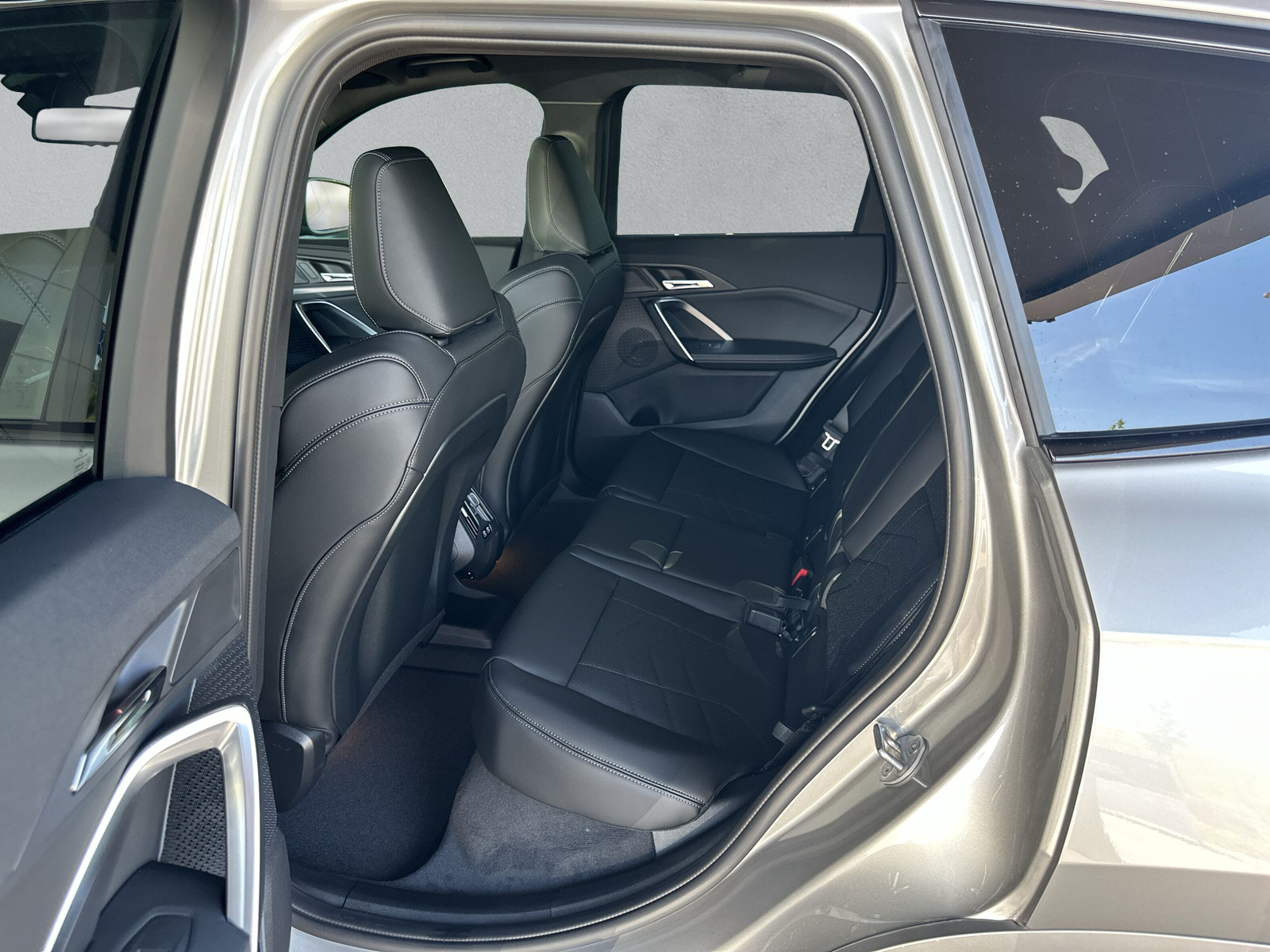 BMW iX1 xDrive 30 M Sport - 12