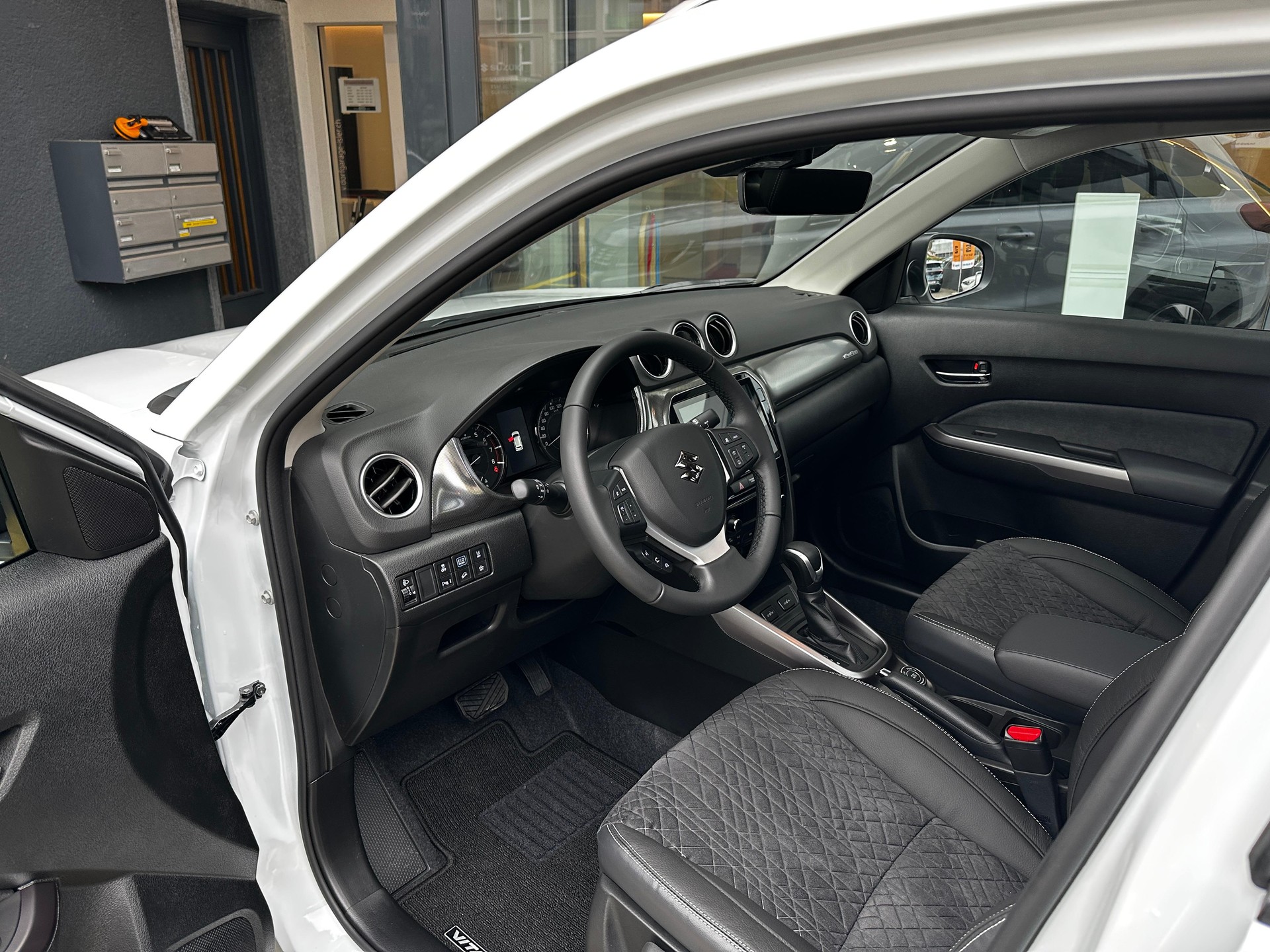 SUZUKI Vitara 1.5 Compact Top Hybrid 4x4 - 11