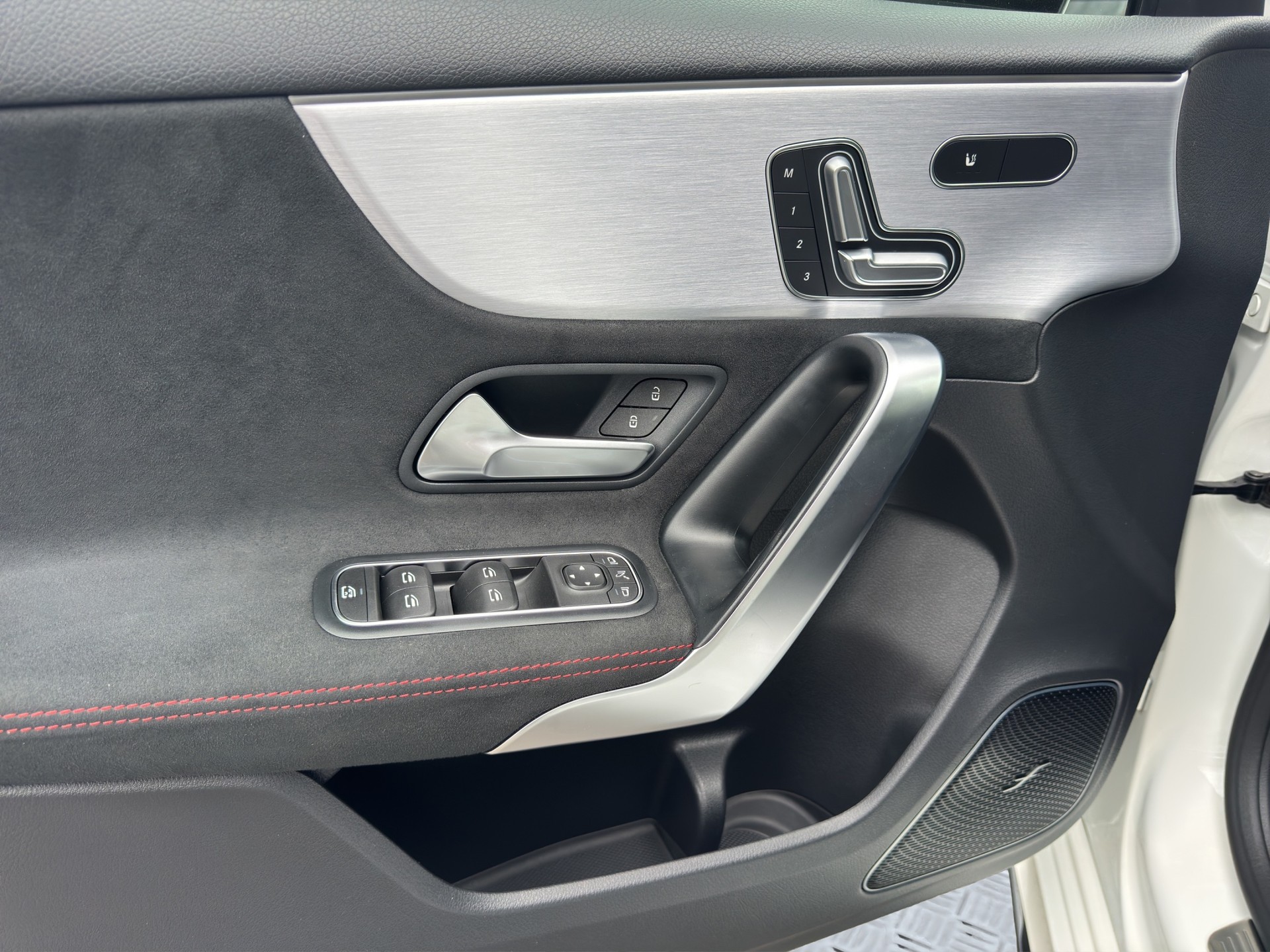 MERCEDES-BENZ A 35 AMG 4Matic Speedshift - 10