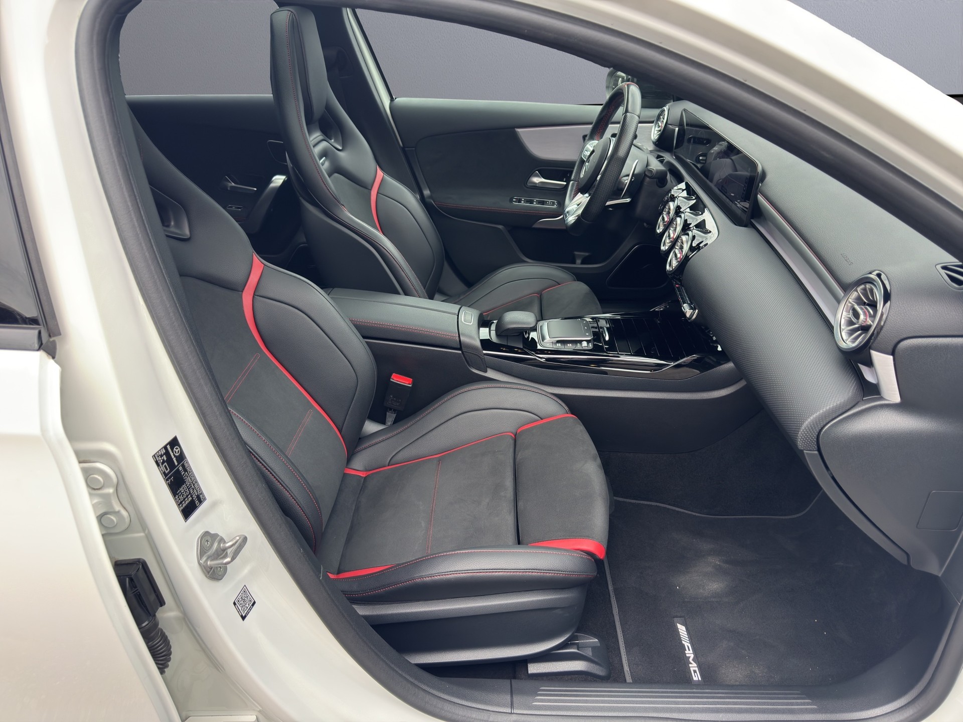 MERCEDES-BENZ A 35 AMG 4Matic Speedshift - 16