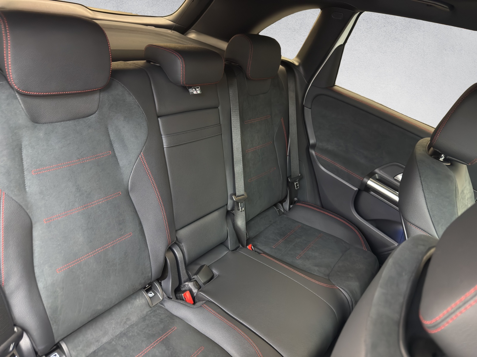MERCEDES-BENZ B 250 AMG Line 4Matic - 13