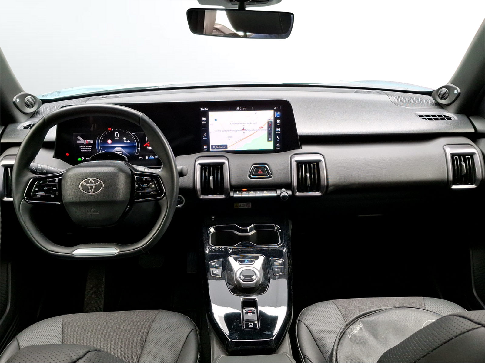 TOYOTA Urban Cruiser 61 kWh Premium AWD - 9