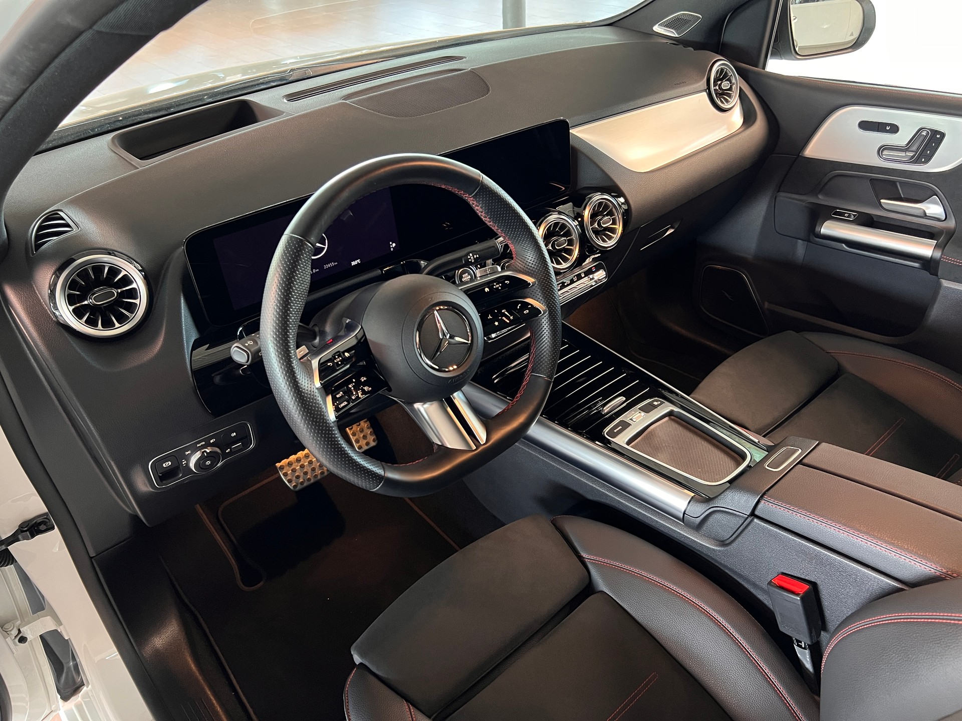 MERCEDES-BENZ B 250 e AMG Line 8G-DCT - 11