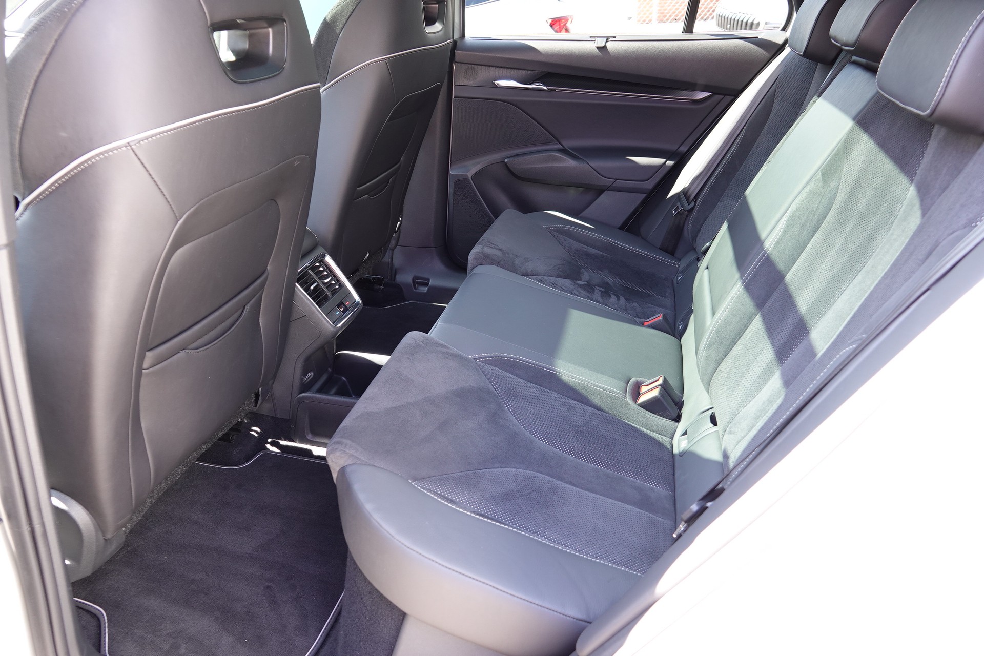 SKODA Enyaq iV 80x - 16