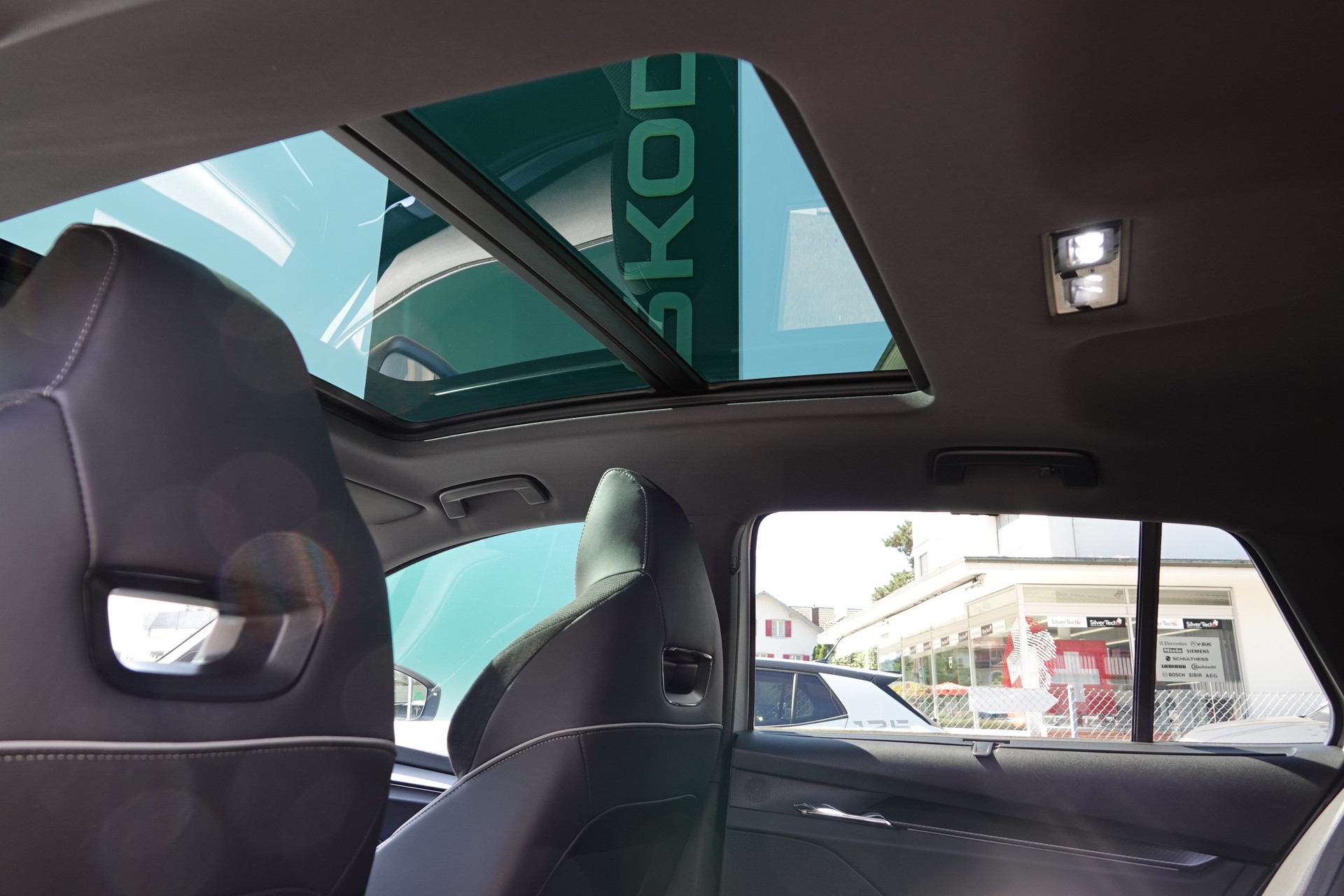 SKODA Enyaq iV 80x - 17