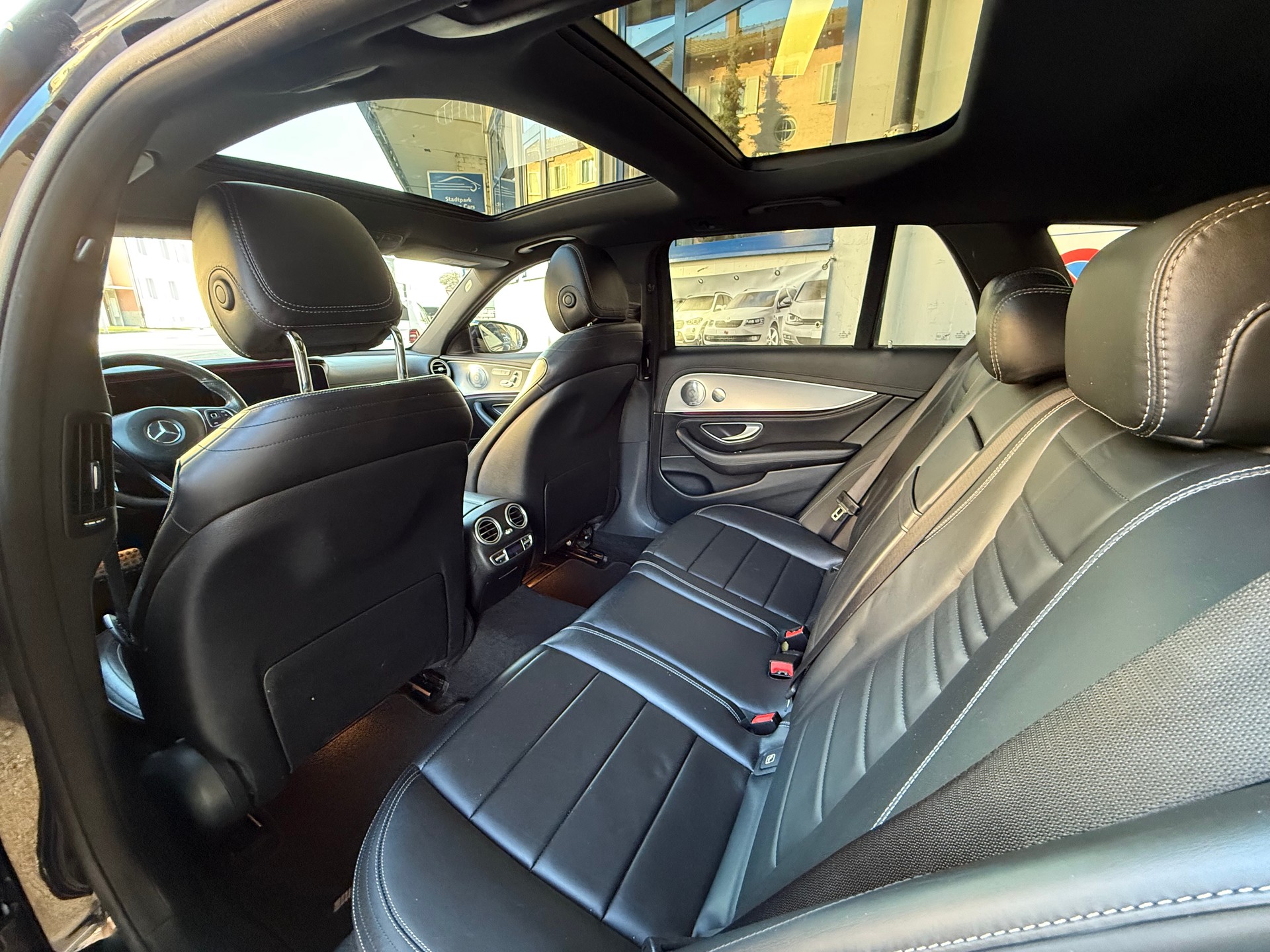 MERCEDES-BENZ E 220 d AMG Line 9G-Tronic - 10