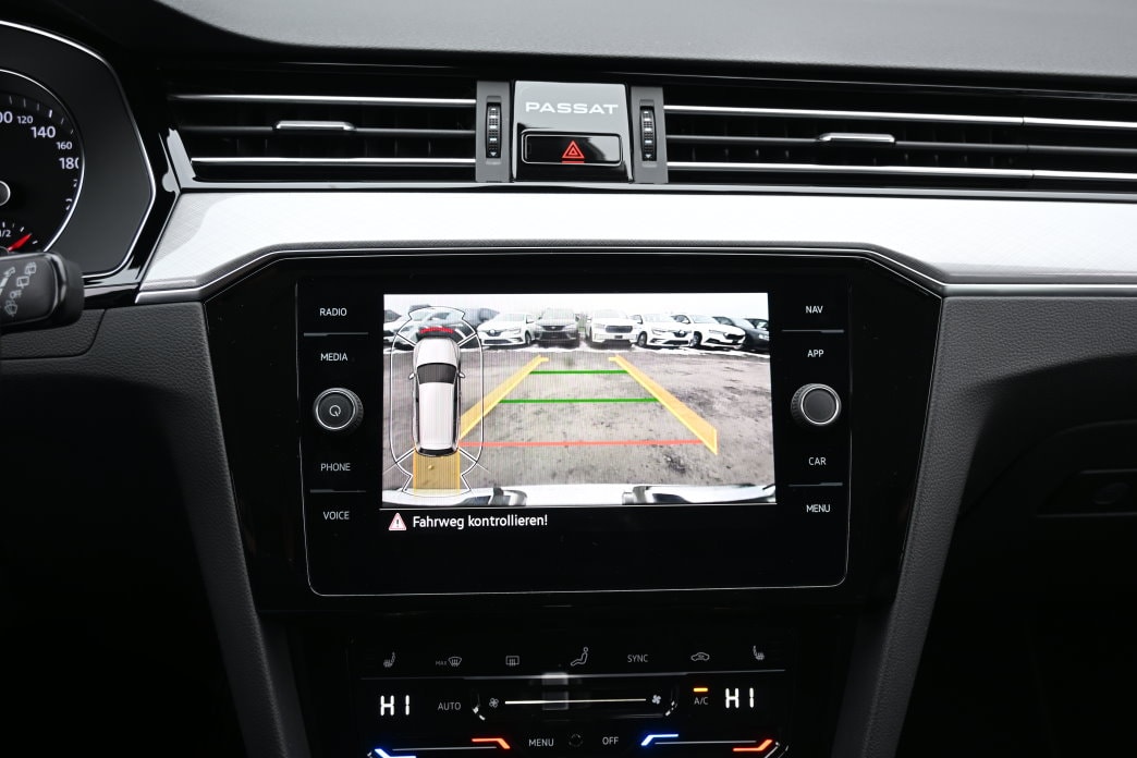 VW Passat Variant 2.0 TDI Business DSG - 13