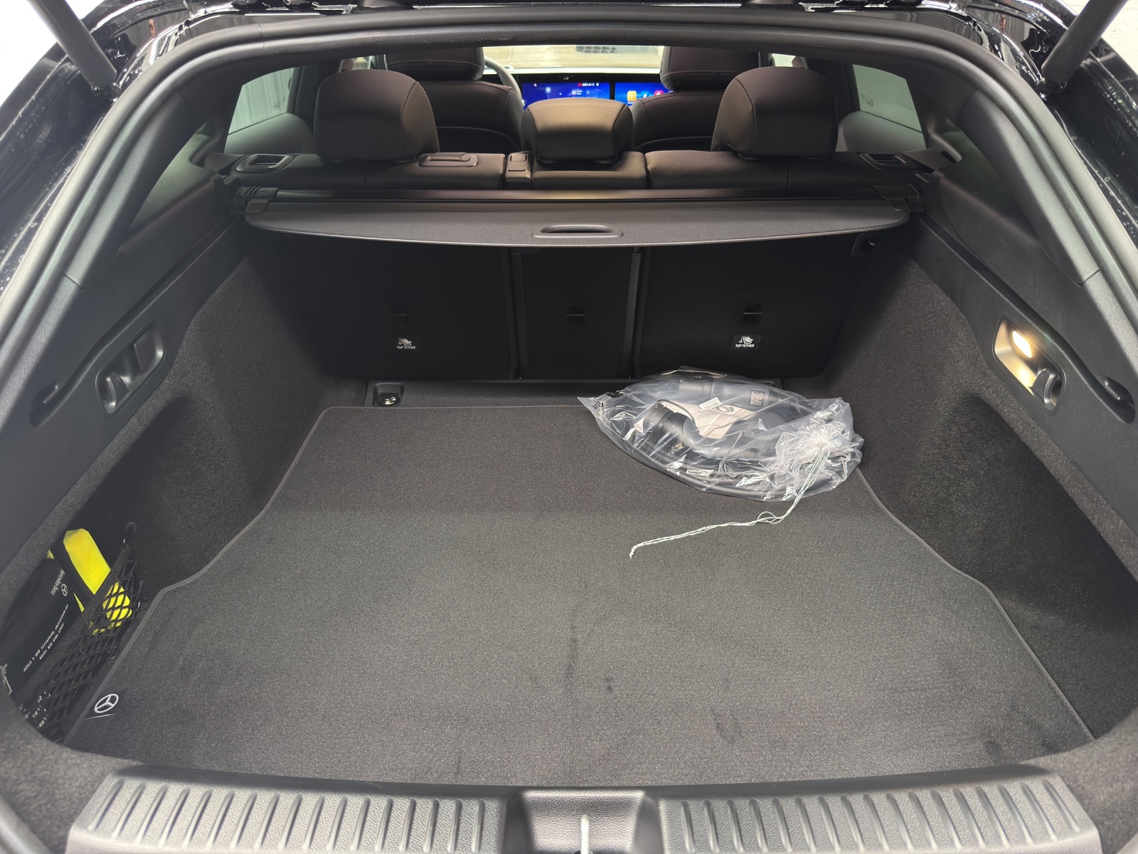 MERCEDES-BENZ CLA 350 4Matic Shooting Brake with EQ Hybrid - 11