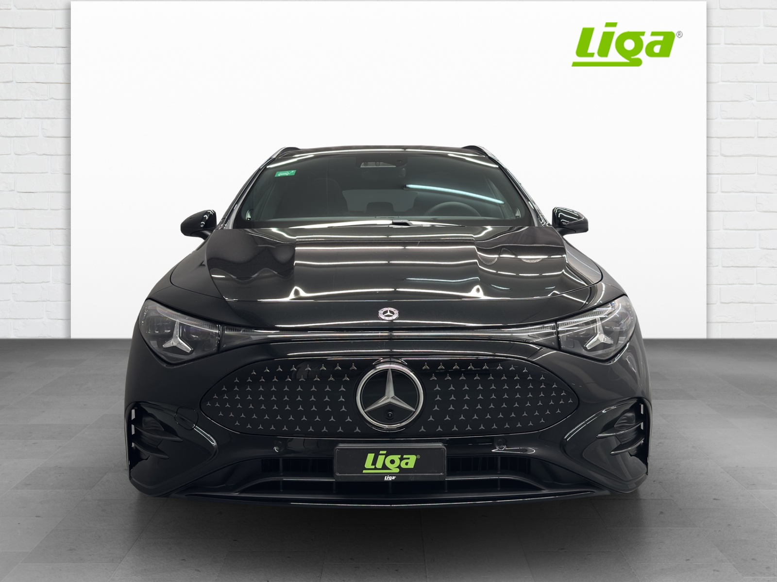 MERCEDES-BENZ CLA 350 4Matic Shooting Brake with EQ Hybrid - 2