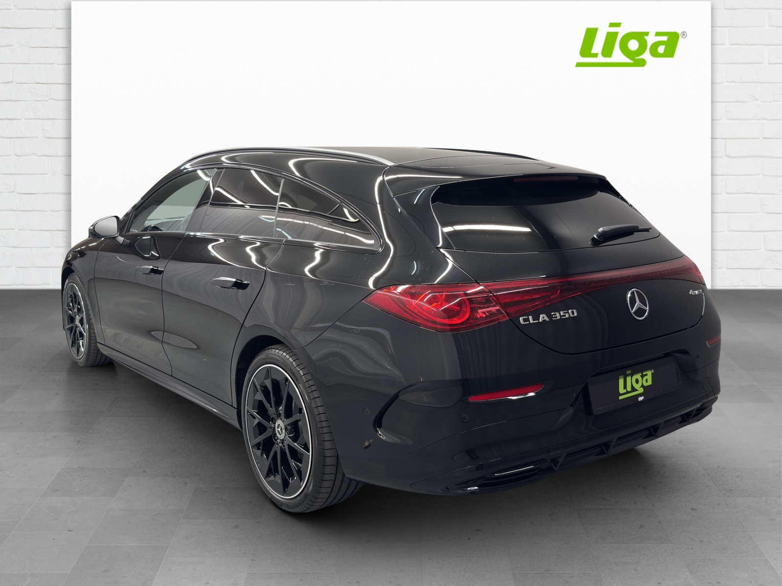 MERCEDES-BENZ CLA 350 4Matic Shooting Brake with EQ Hybrid - 4