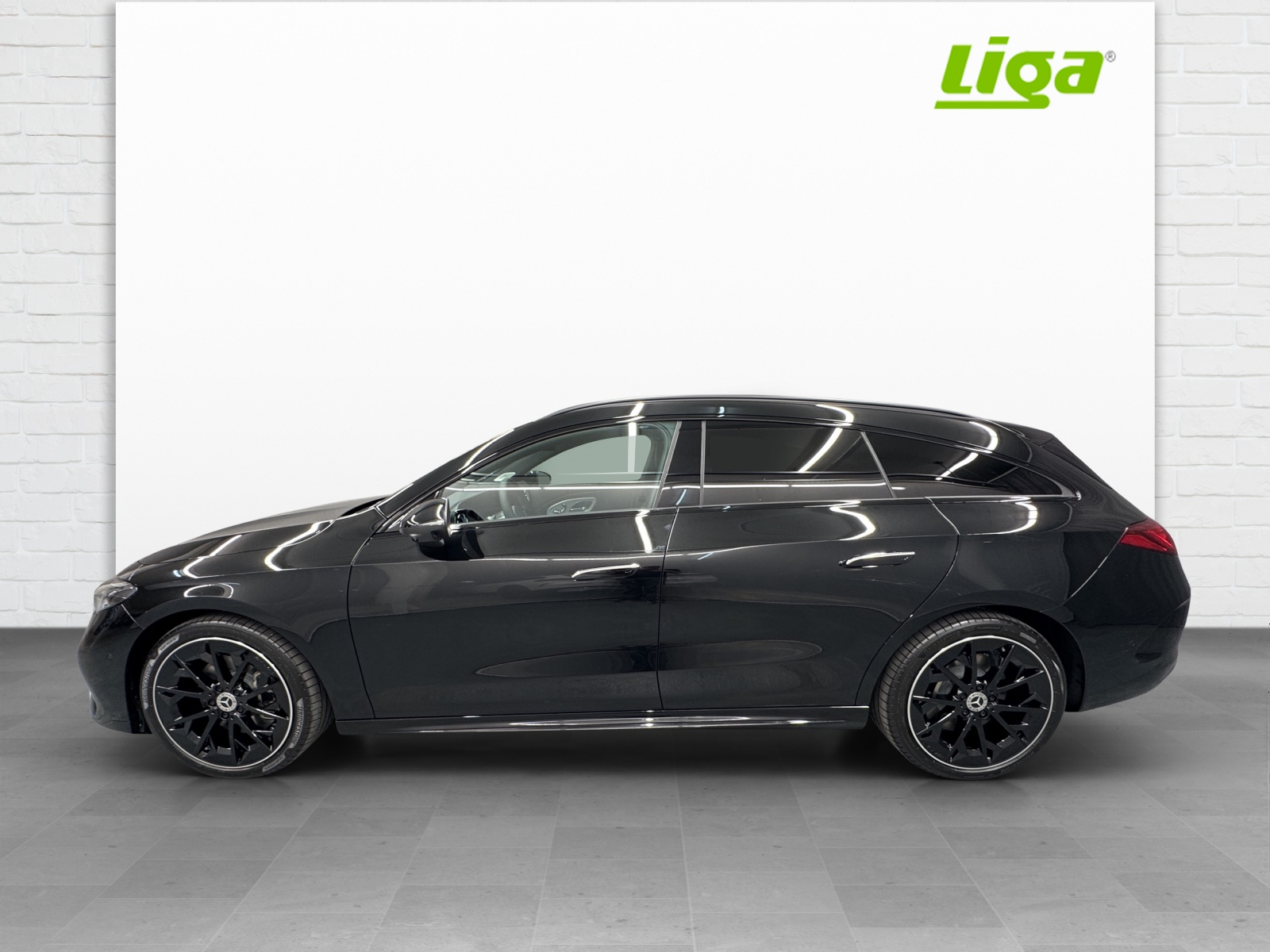 MERCEDES-BENZ CLA 350 4Matic Shooting Brake with EQ Hybrid - 3