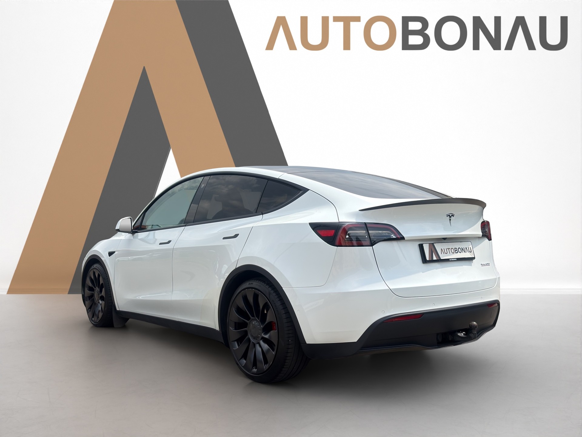 TESLA Model Y Performance D - 3