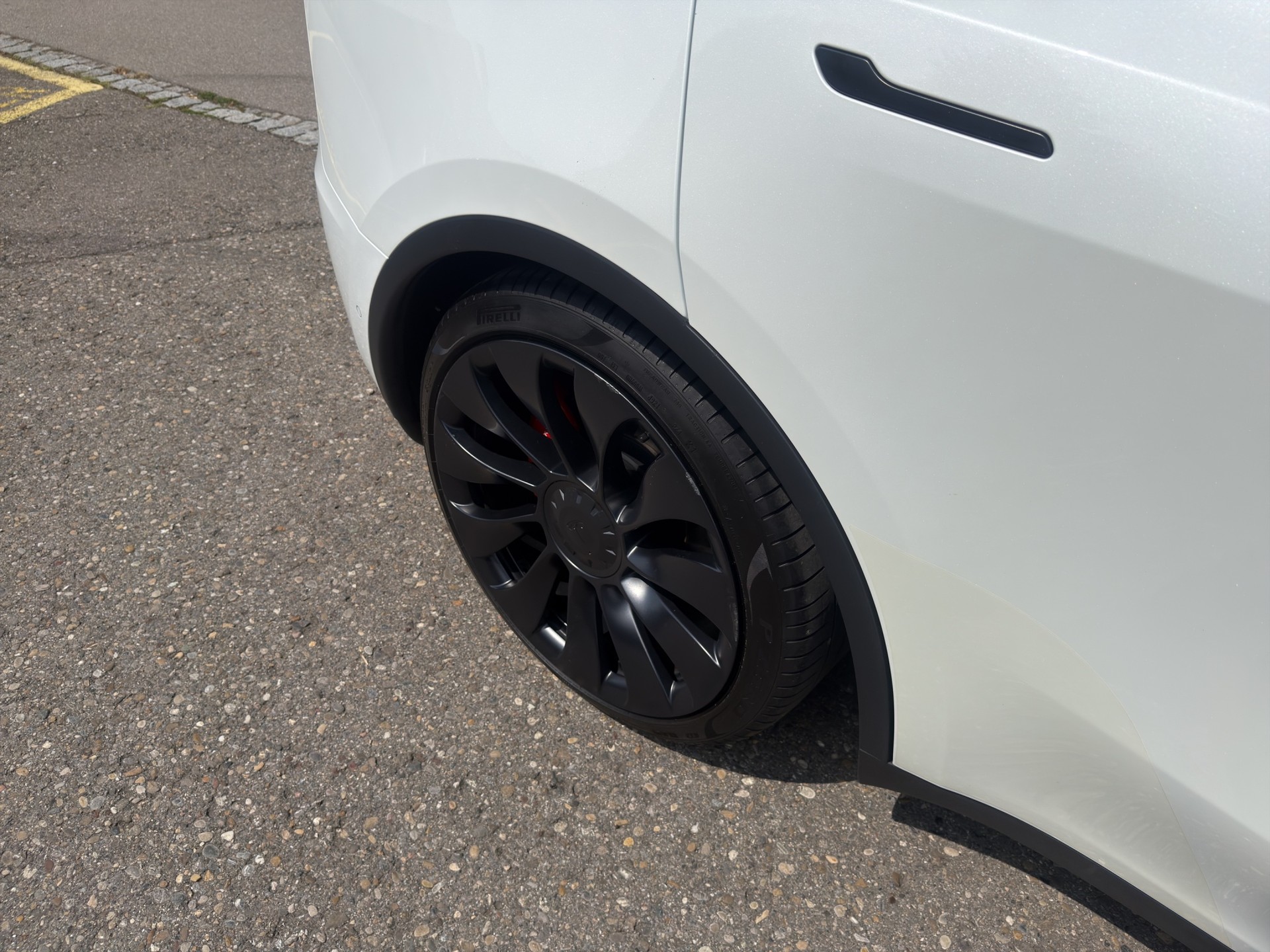 TESLA Model Y Performance D - 48