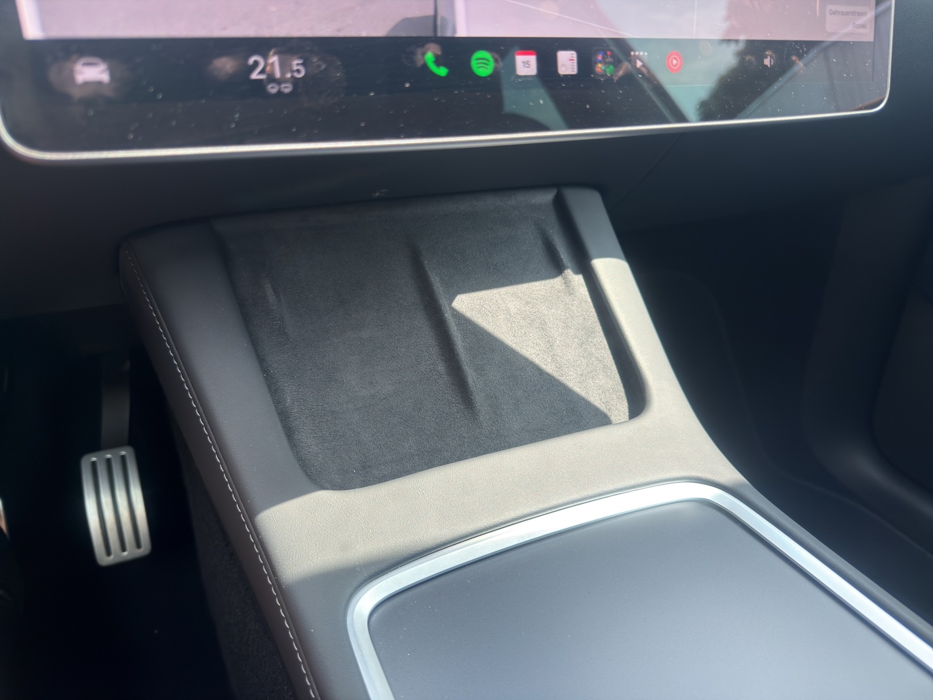 TESLA Model Y Performance D - 32
