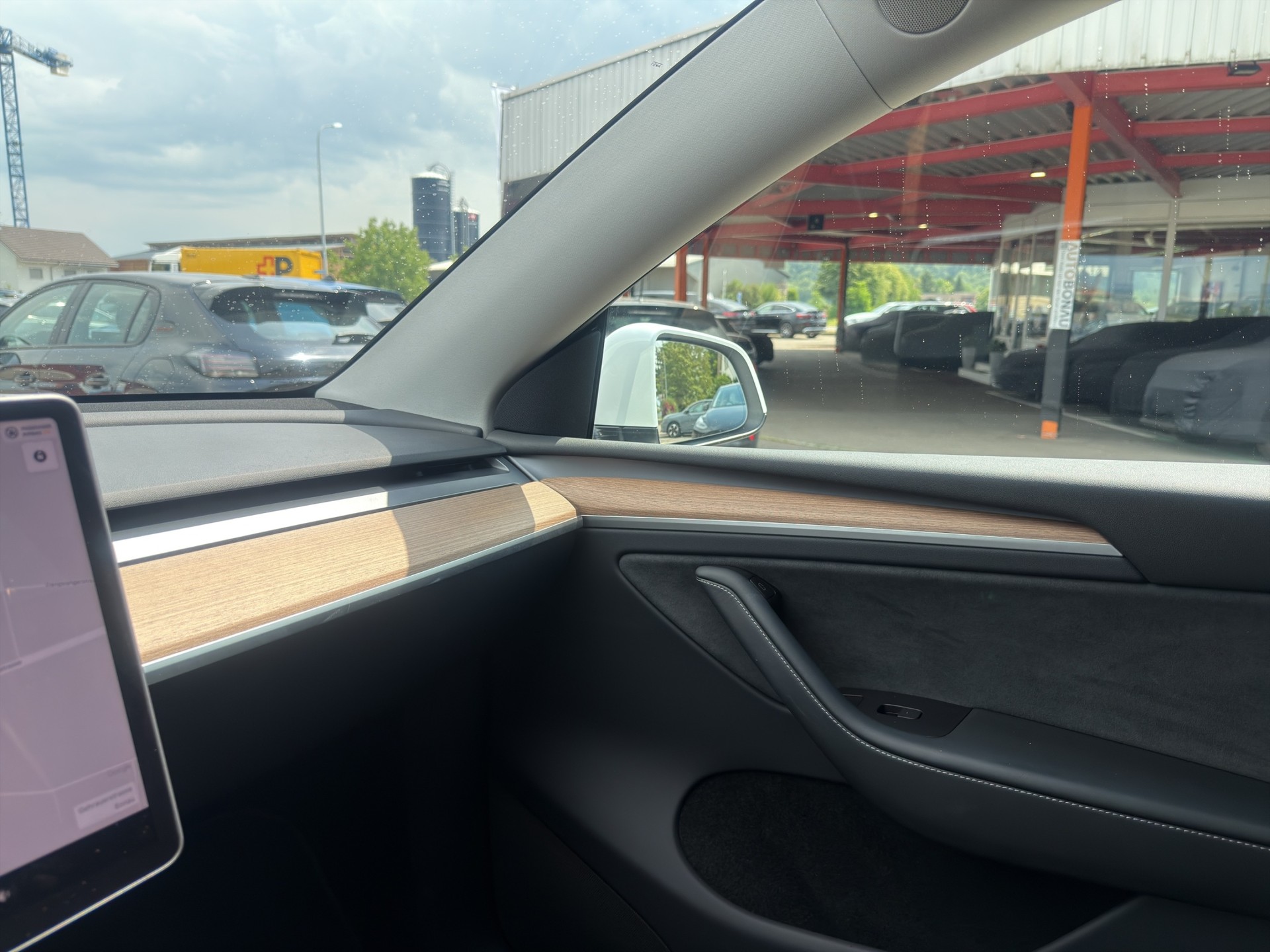TESLA Model Y Performance D - 34
