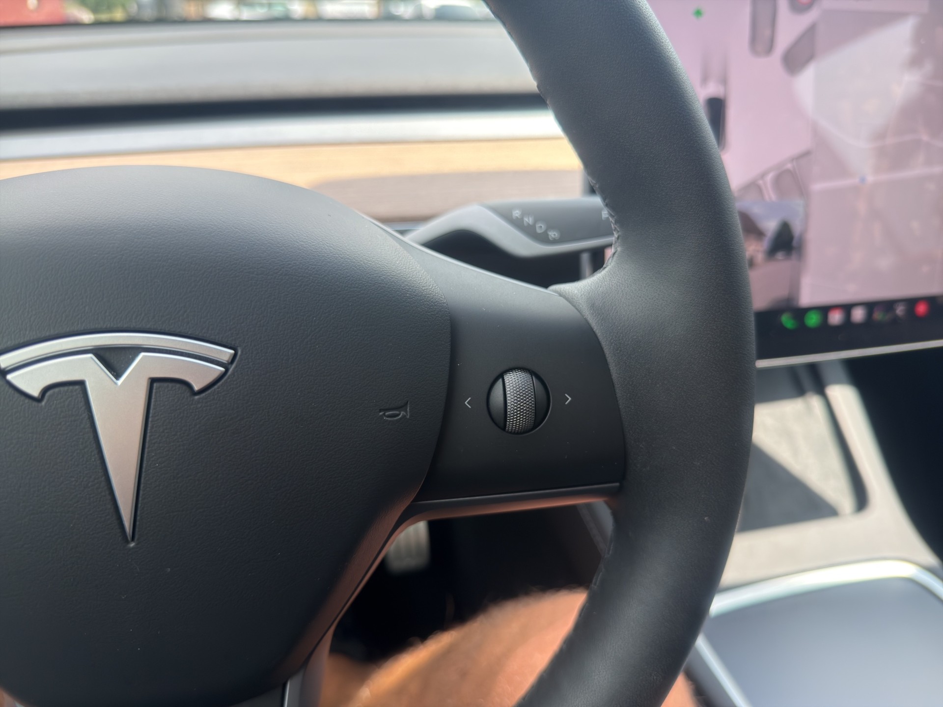 TESLA Model Y Performance D - 39